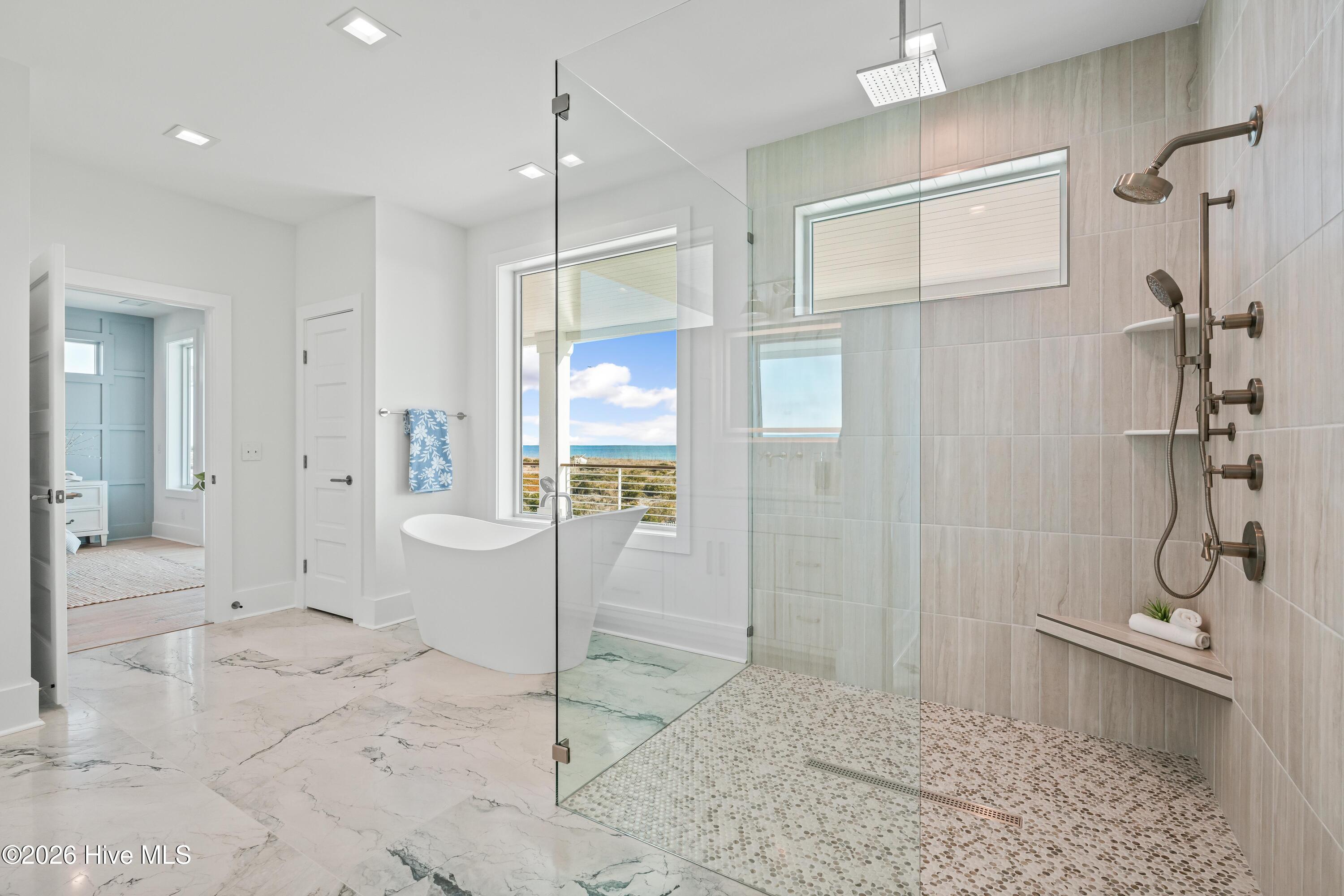 100558368 | Photo 37