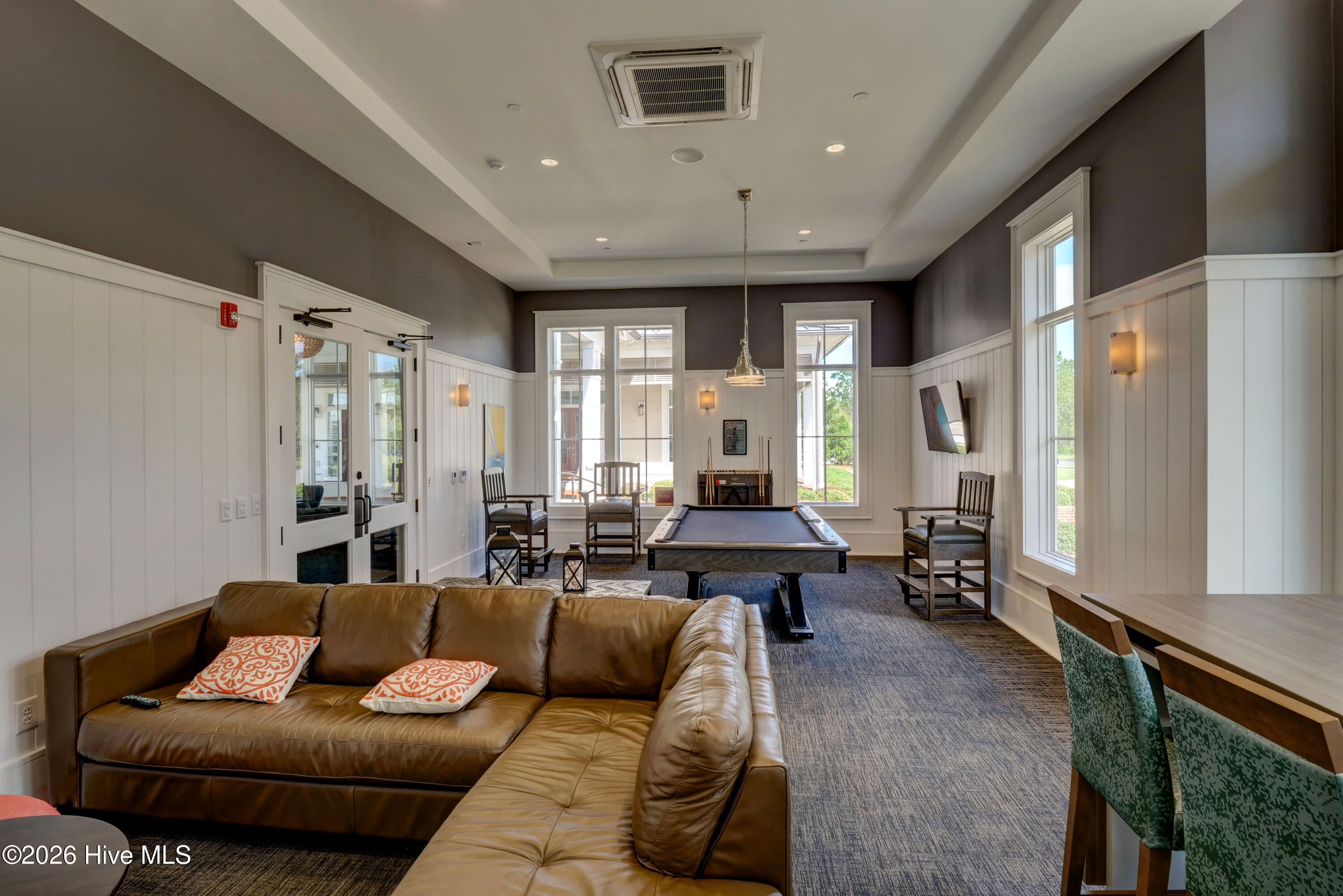 100565697 | Photo 51