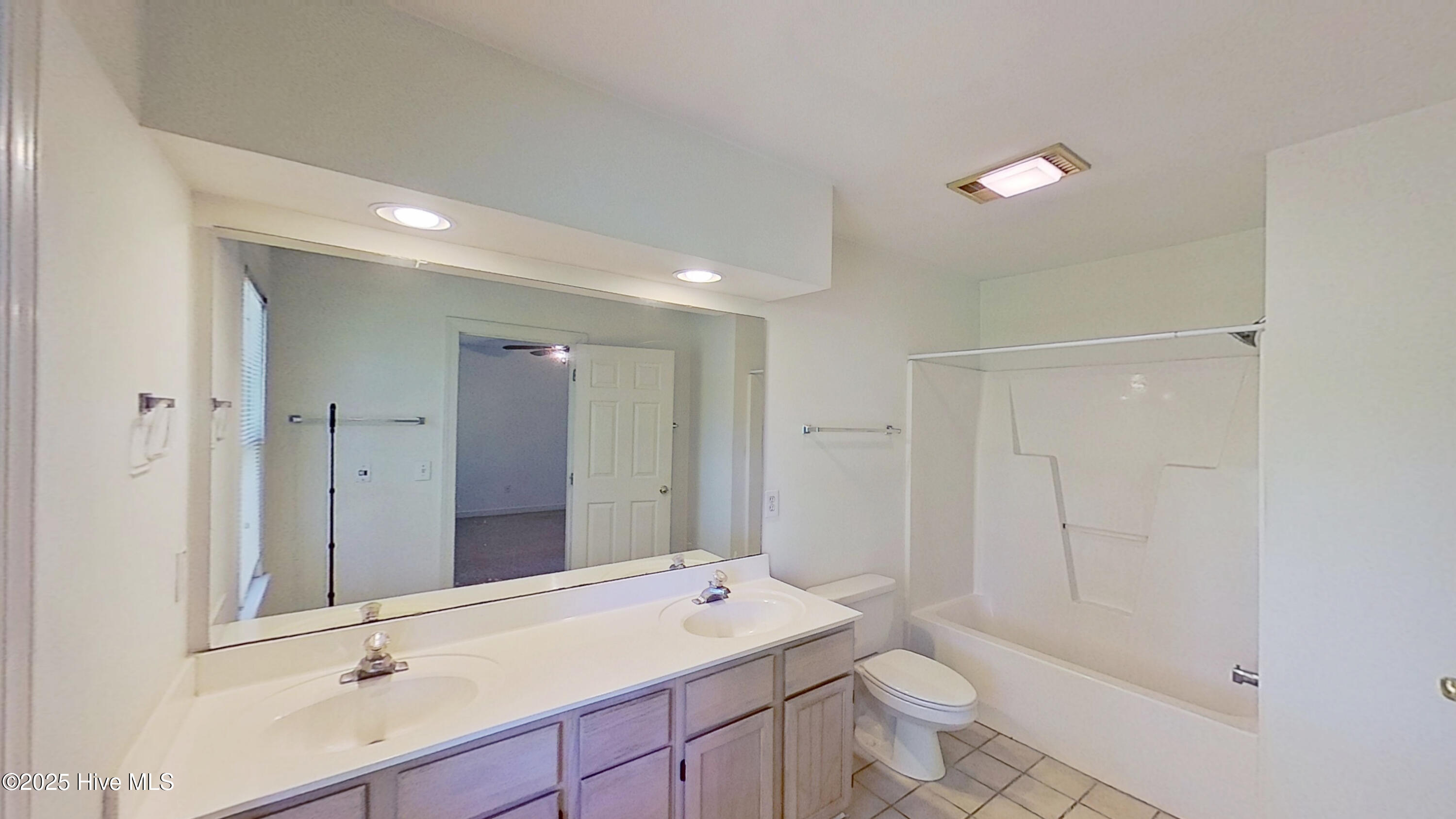 100523164 | Photo 13