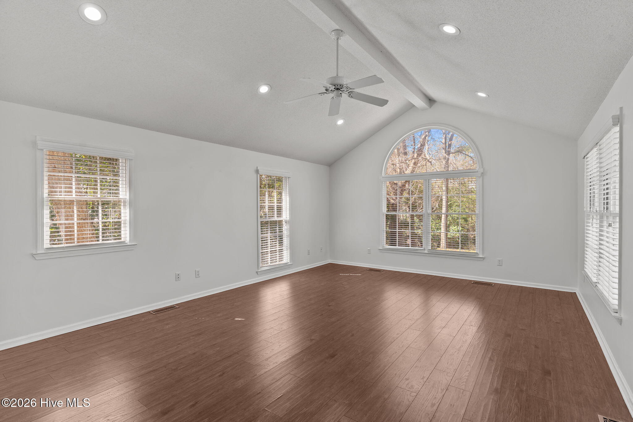 100556740 | Photo 19