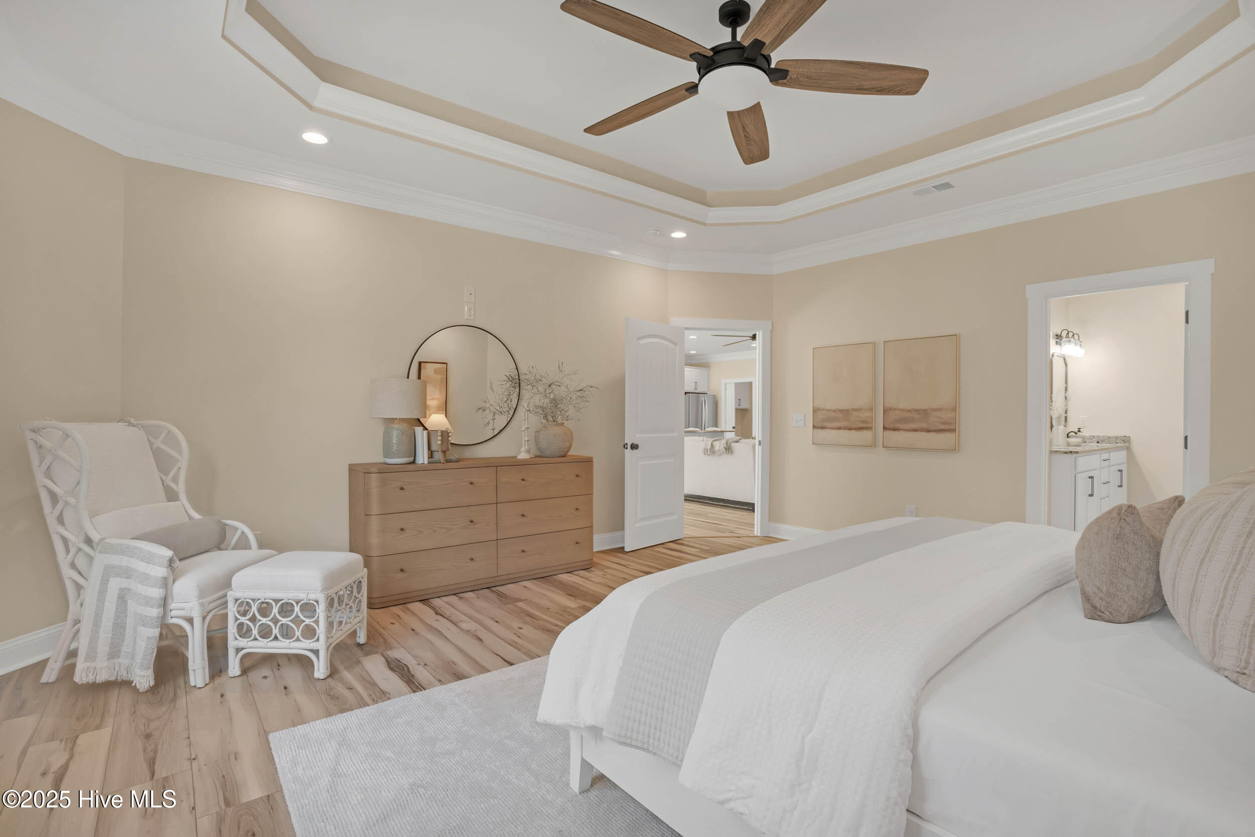 100460470 | Photo 34