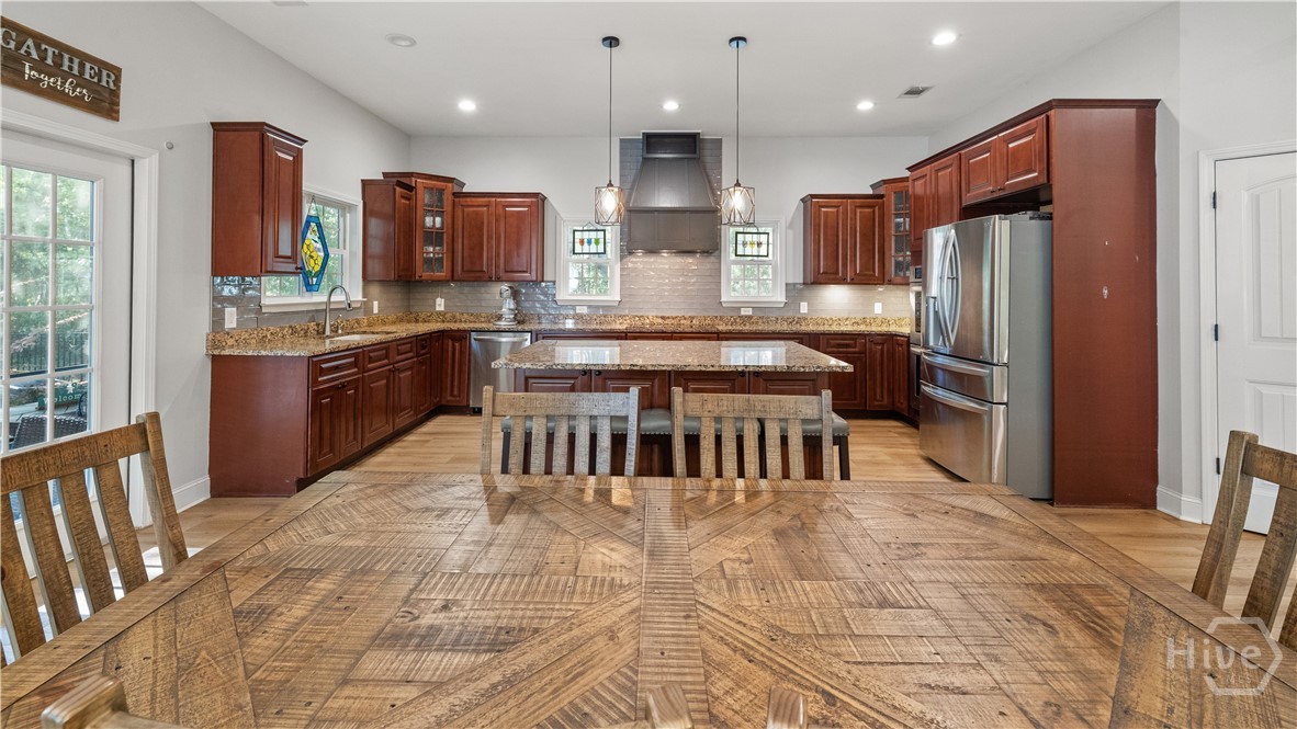 kitchen/eat in