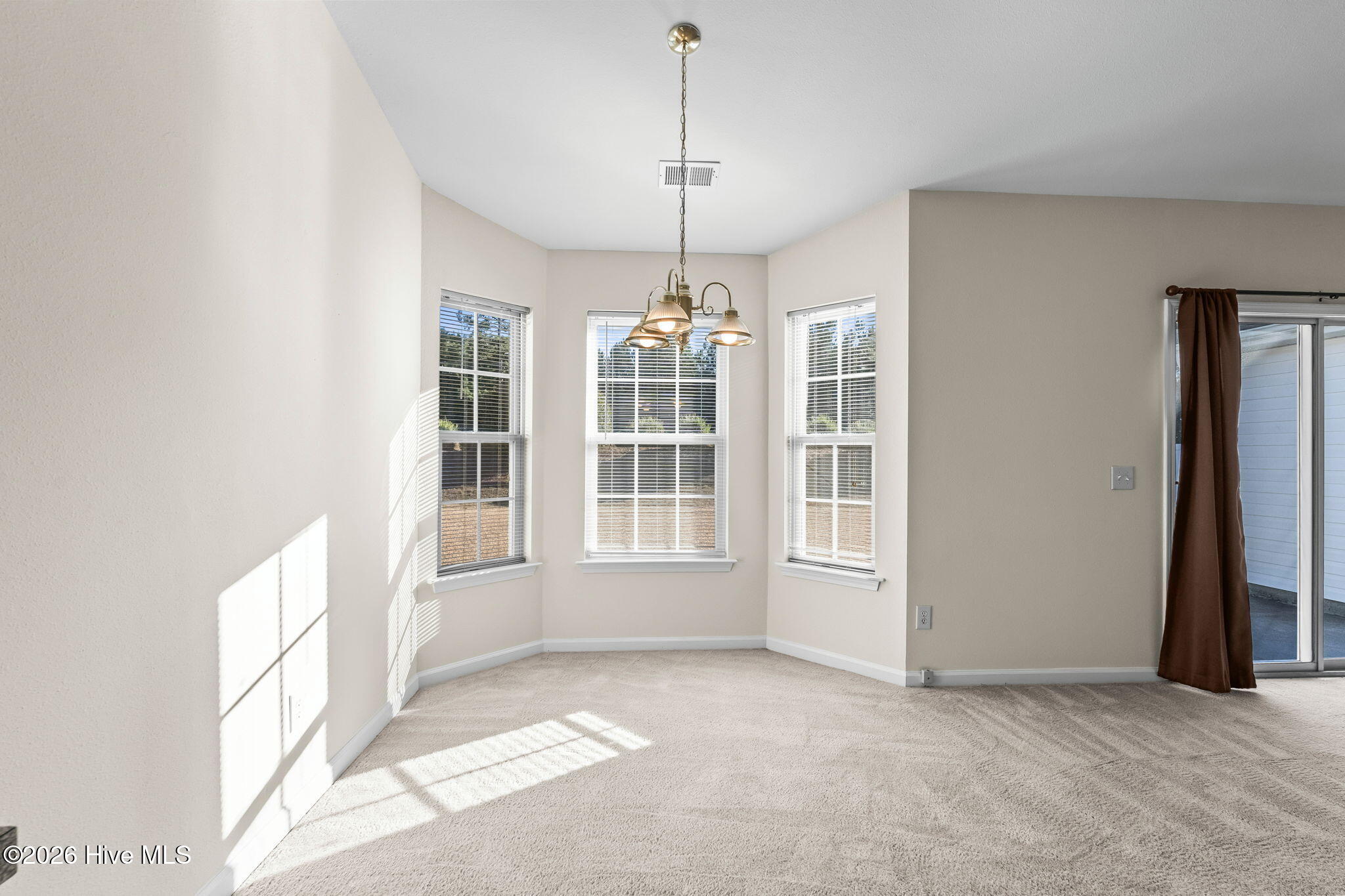 100548691 | Photo 12