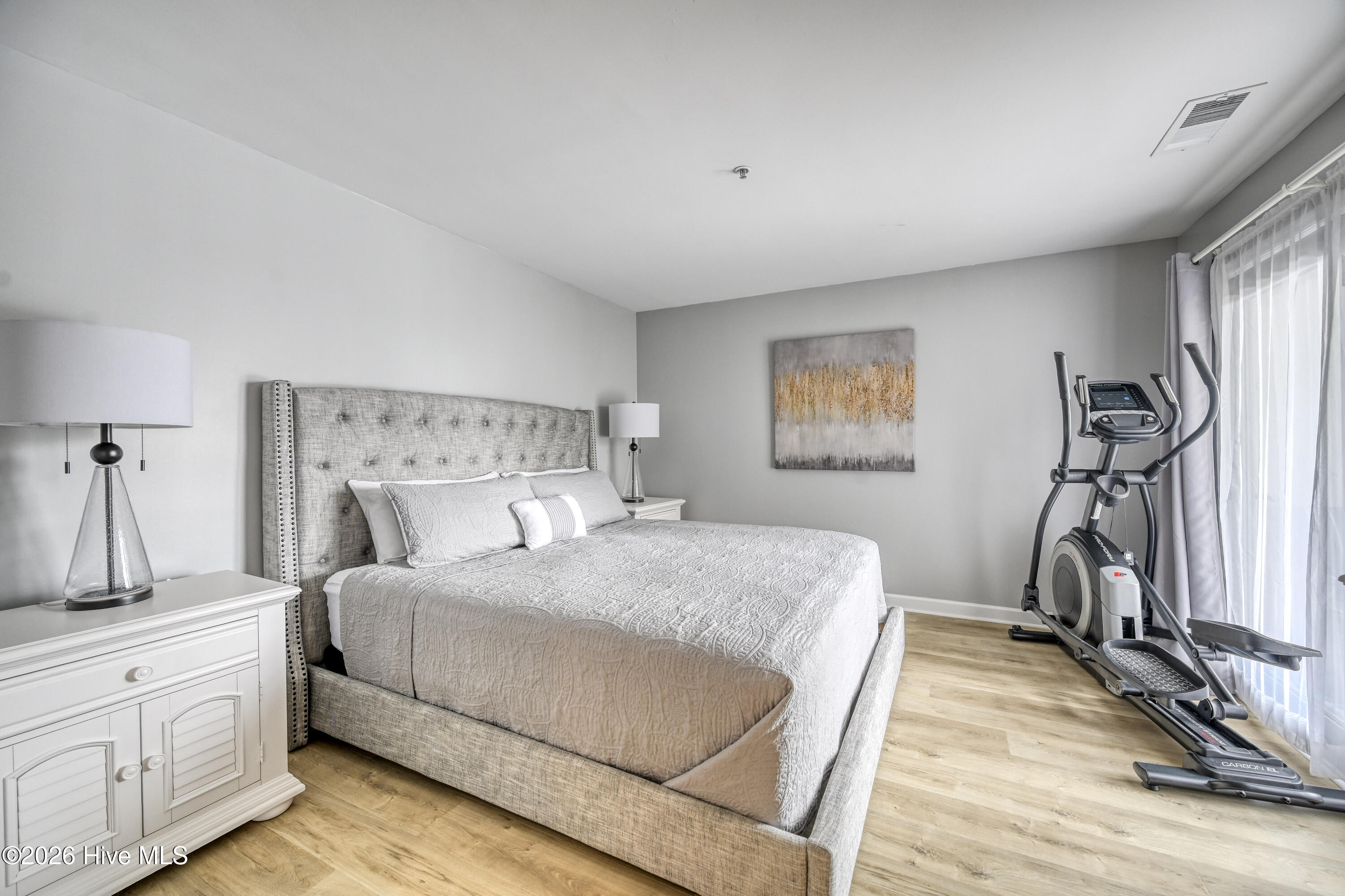 100536578 | Photo 11