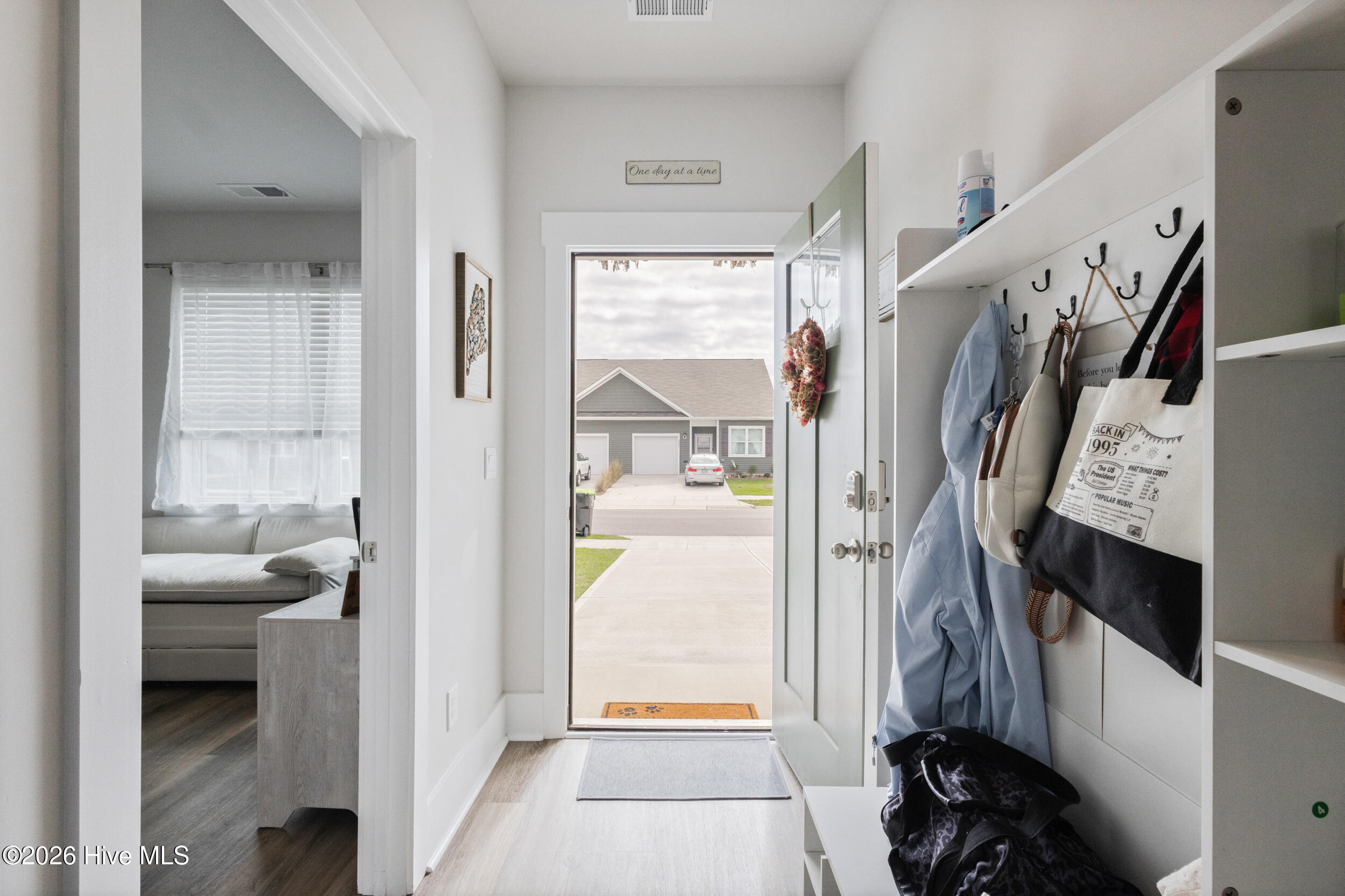 100561359 | Photo 13