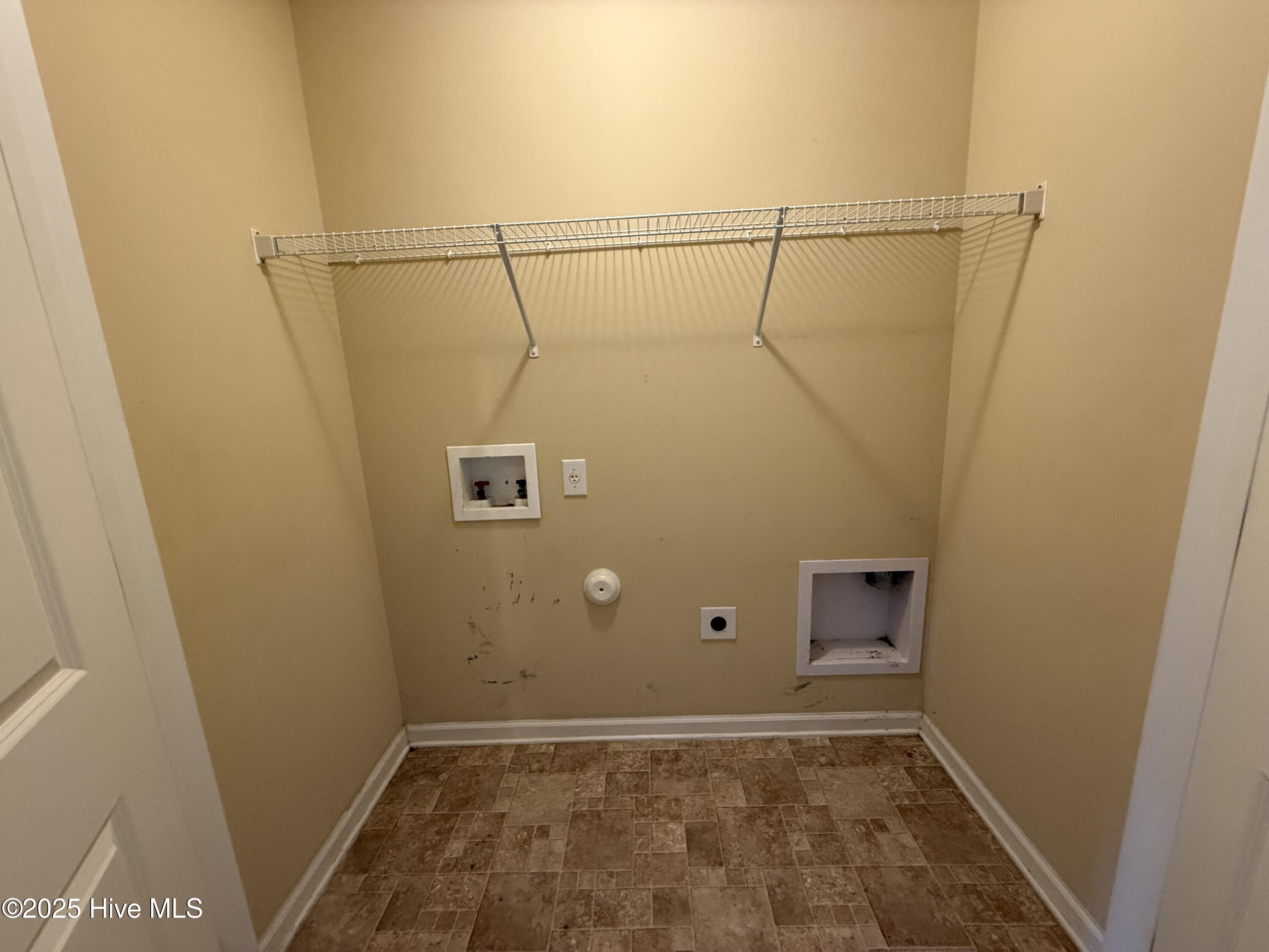 100566630 | Photo 25