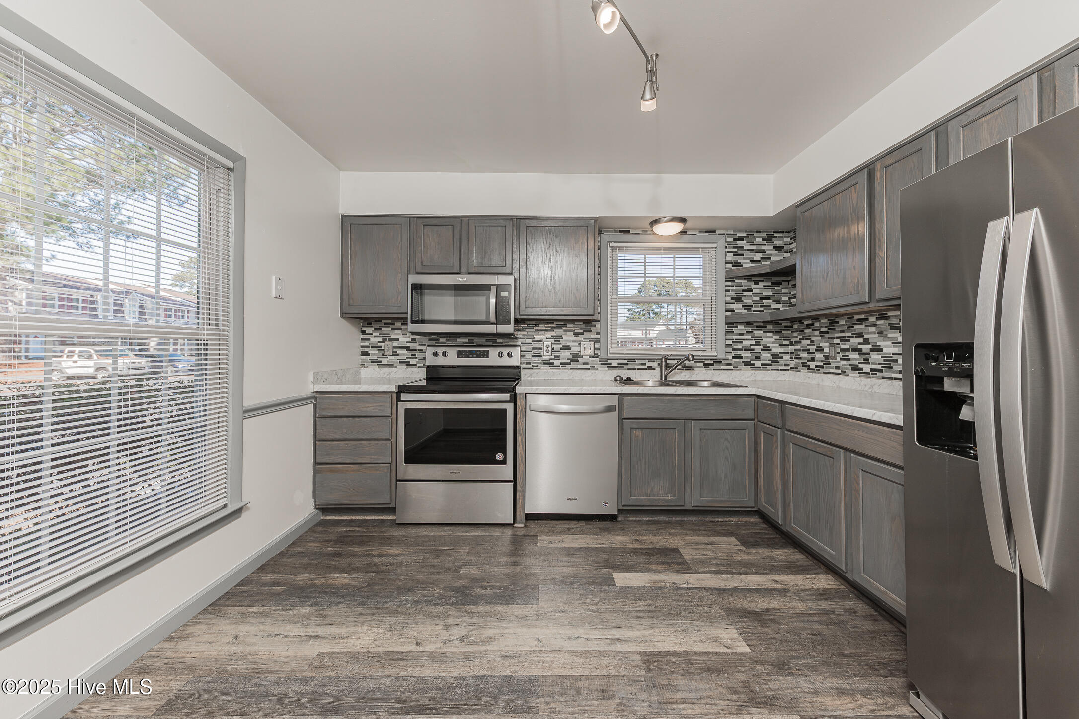 100546793 | Photo 10