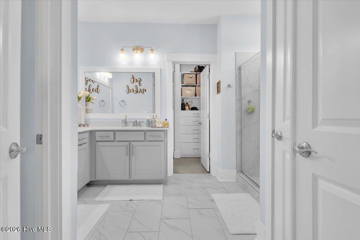 100569276 | Photo 27