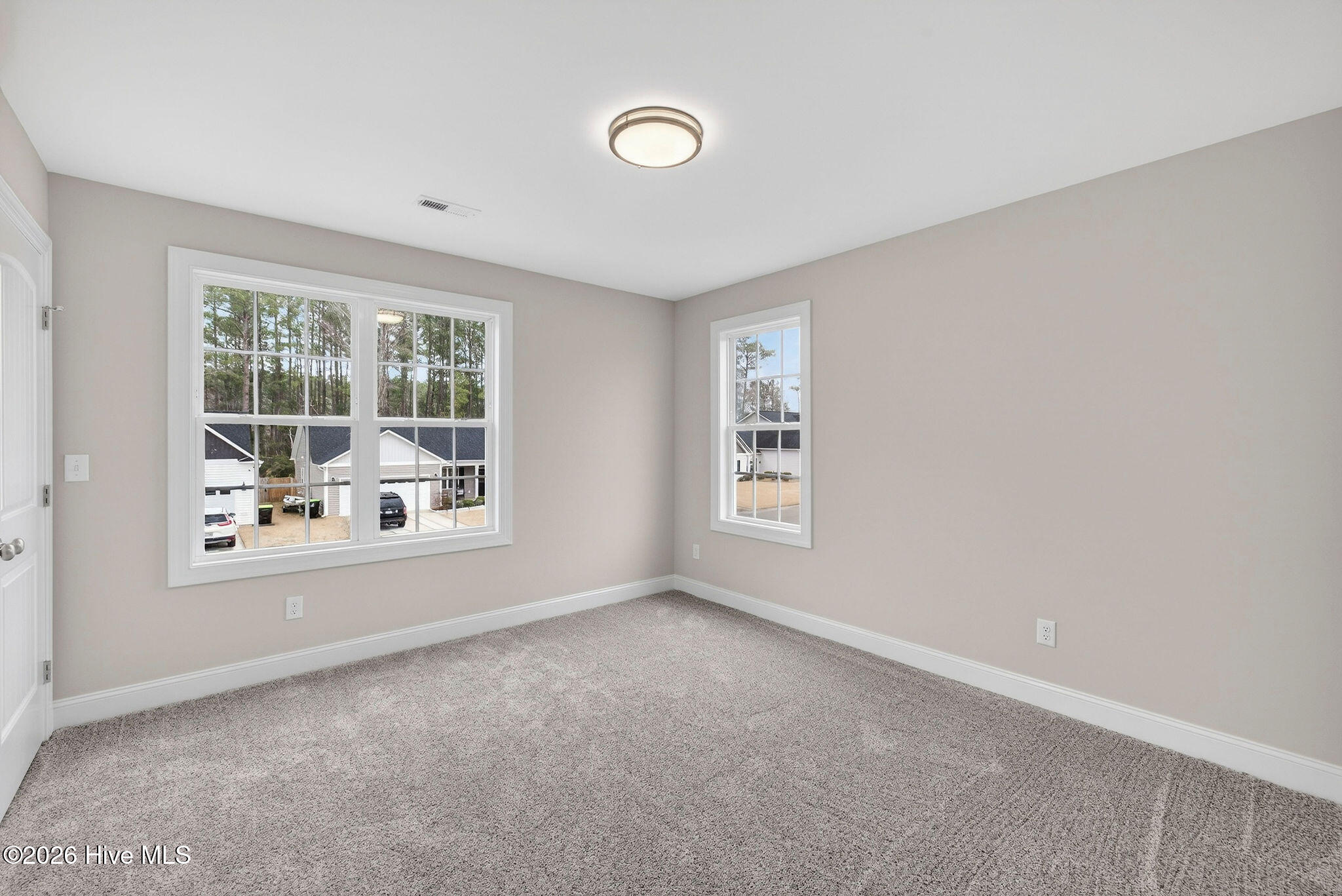 100548274 | Photo 26