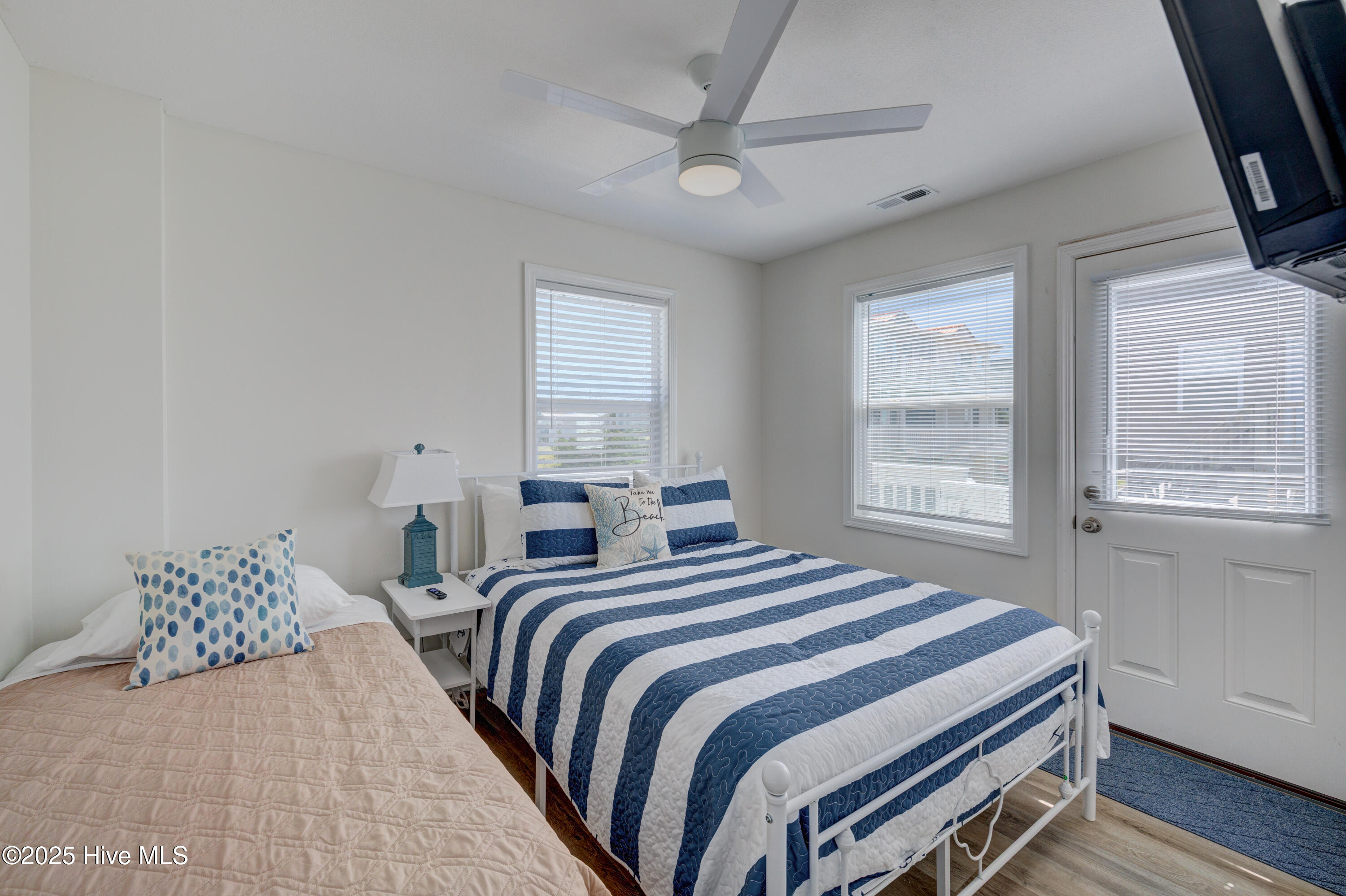 100527842 | Photo 25