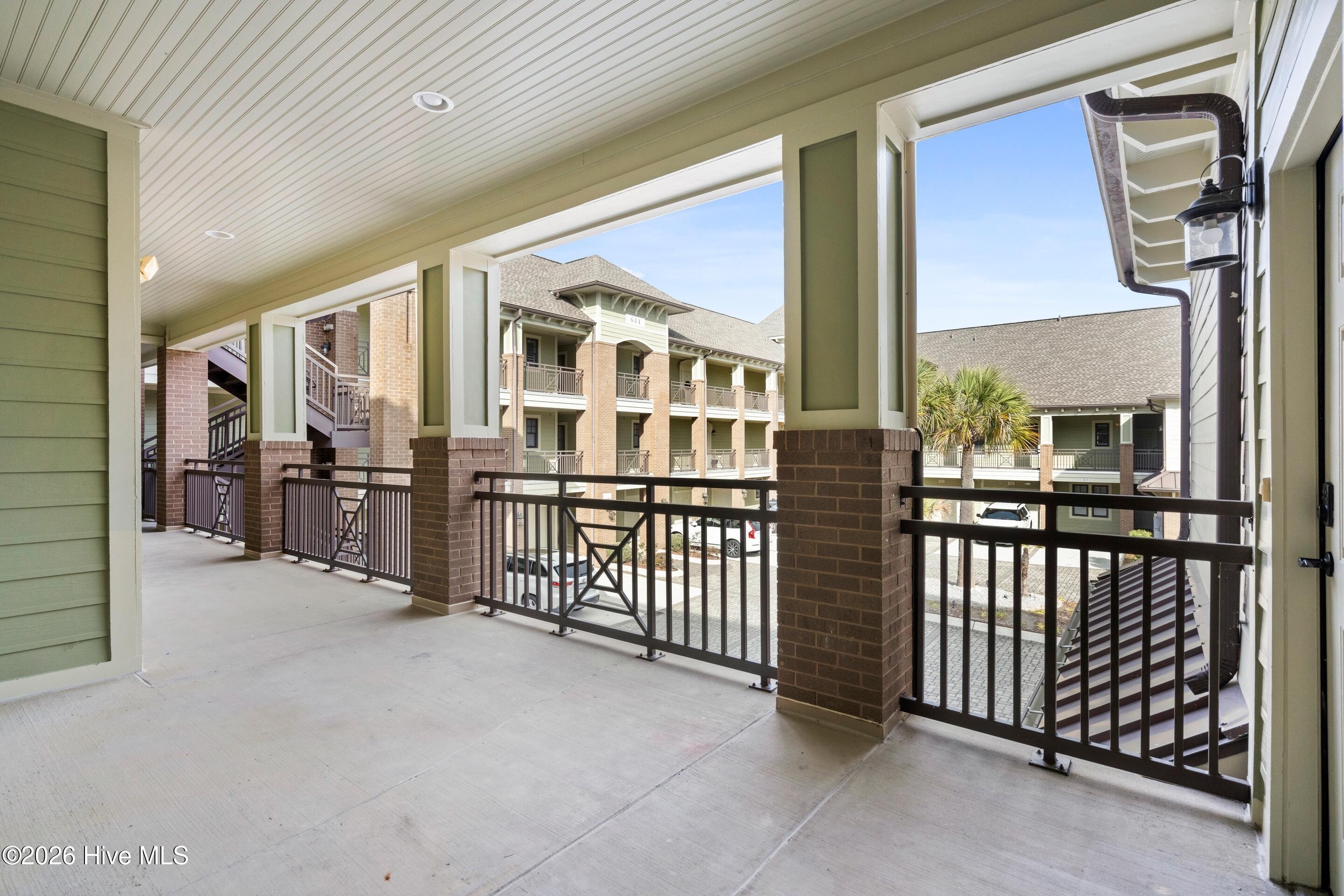 100550274 | Photo 42