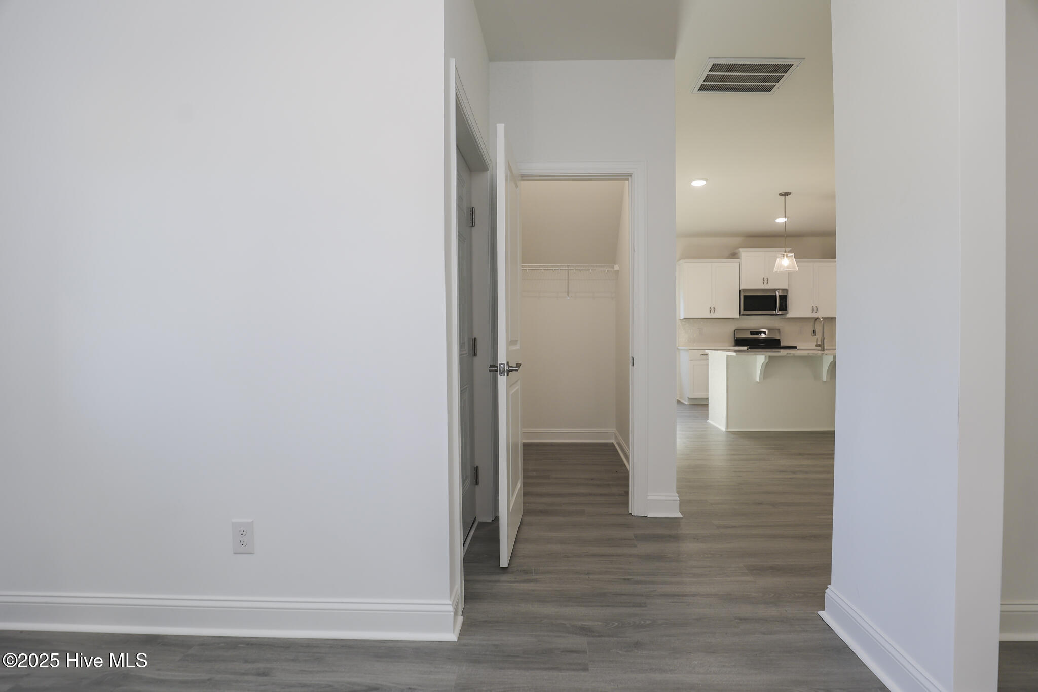 100553822 | Photo 28