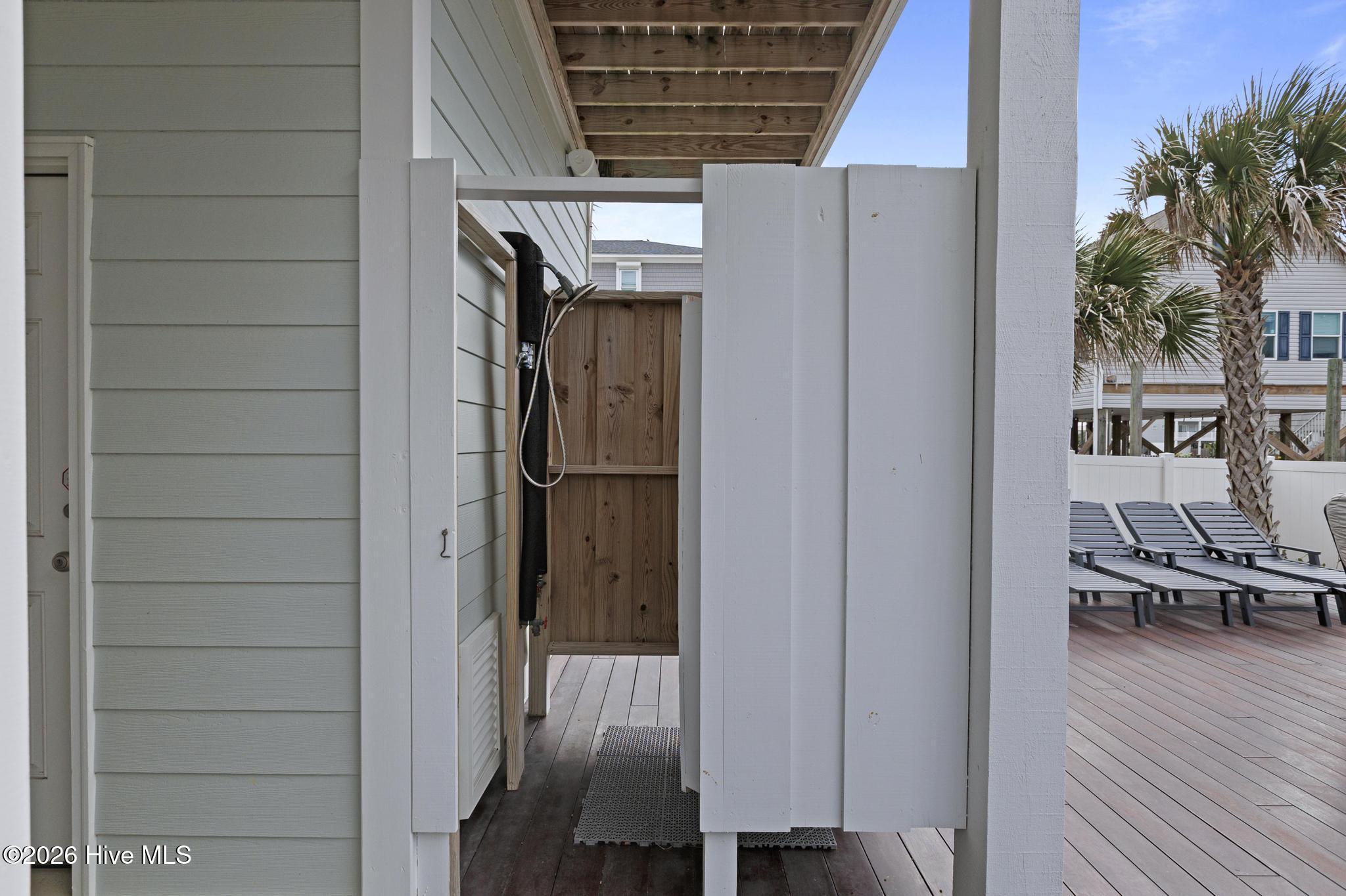 100553313 | Photo 40