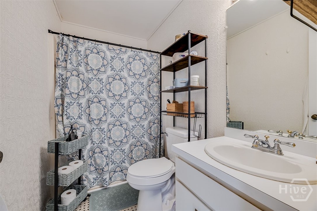 The ensuite has a full tub/shower and single vanity