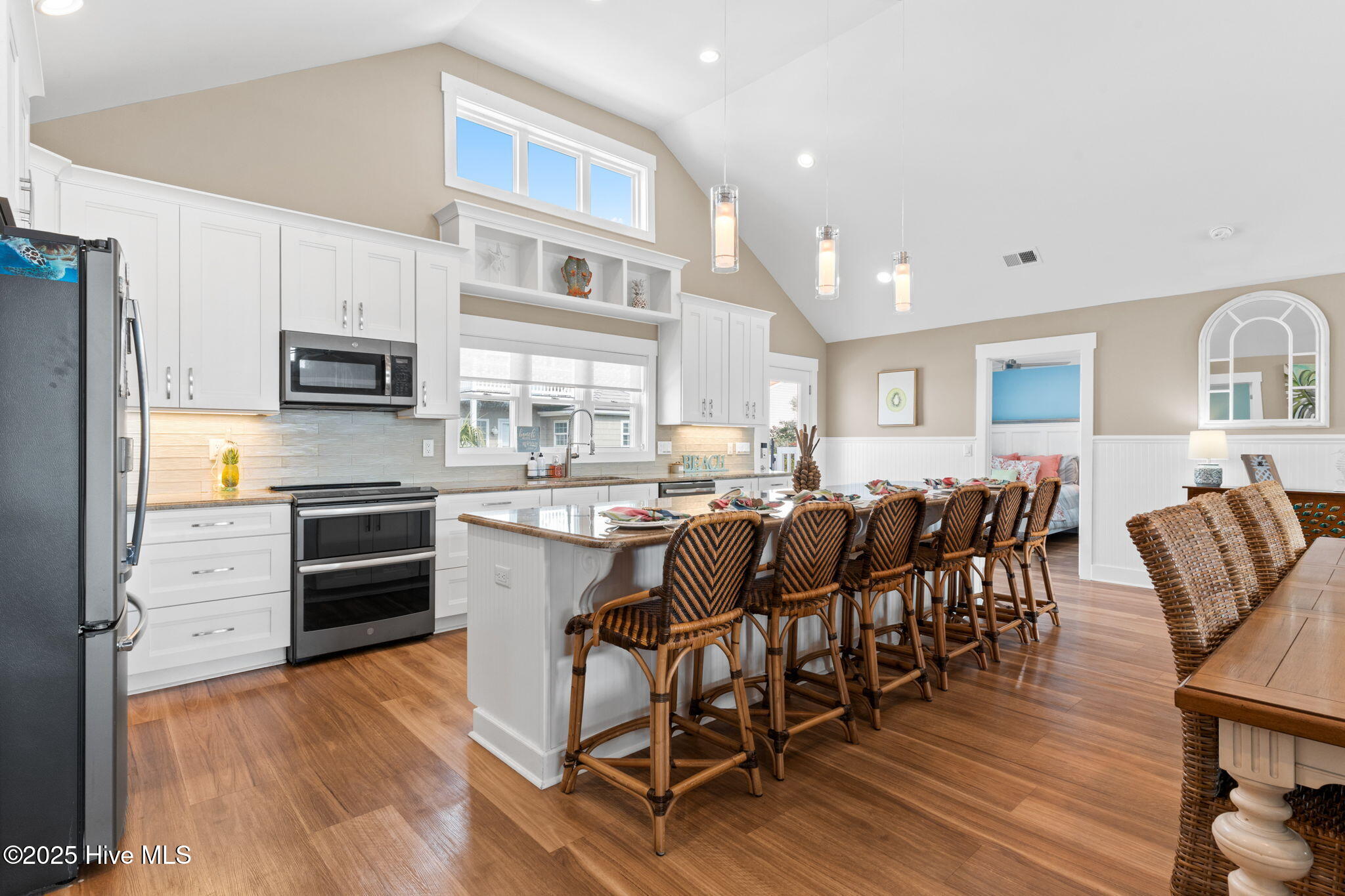 100541677 | Photo 19