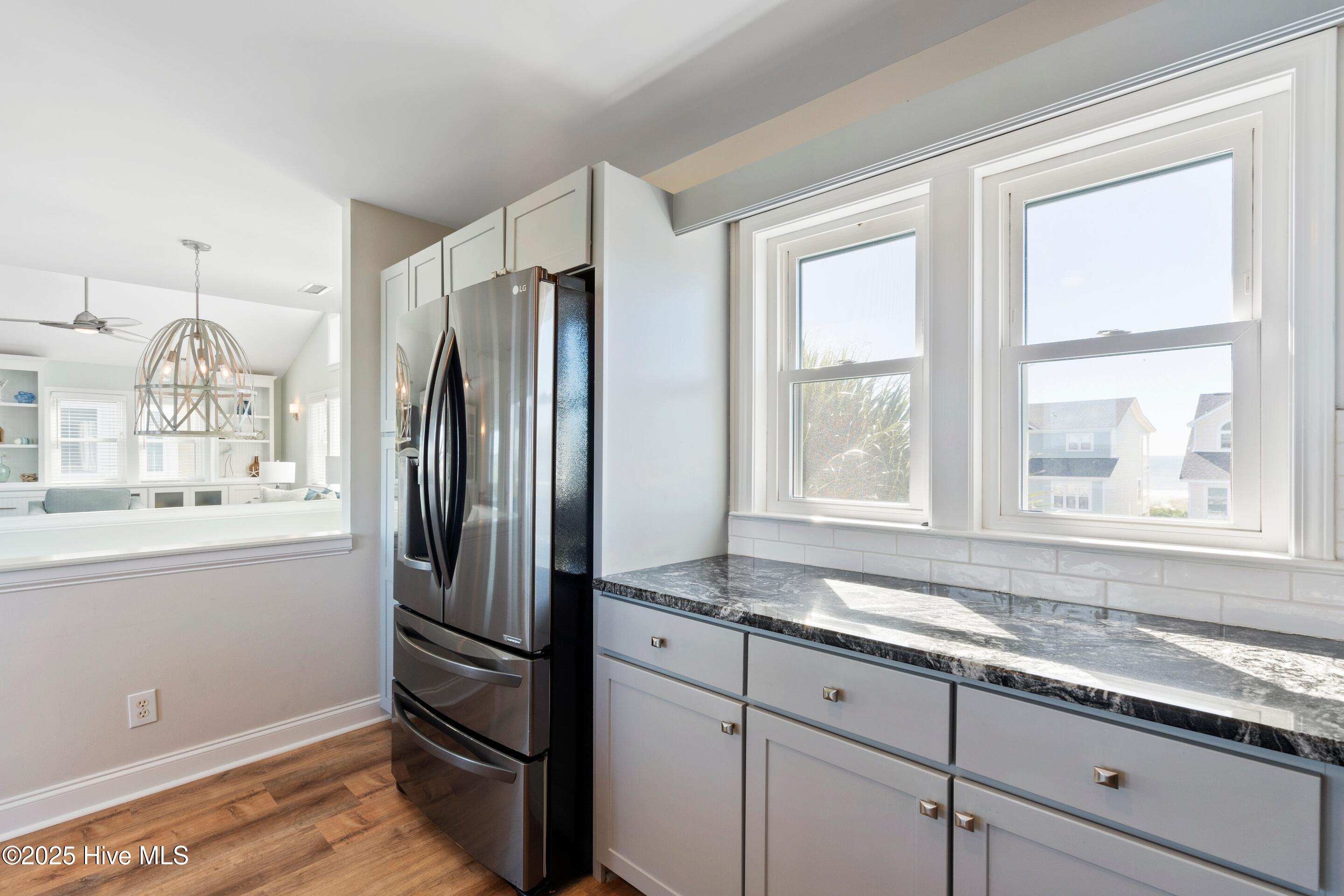 100536770 | Photo 16