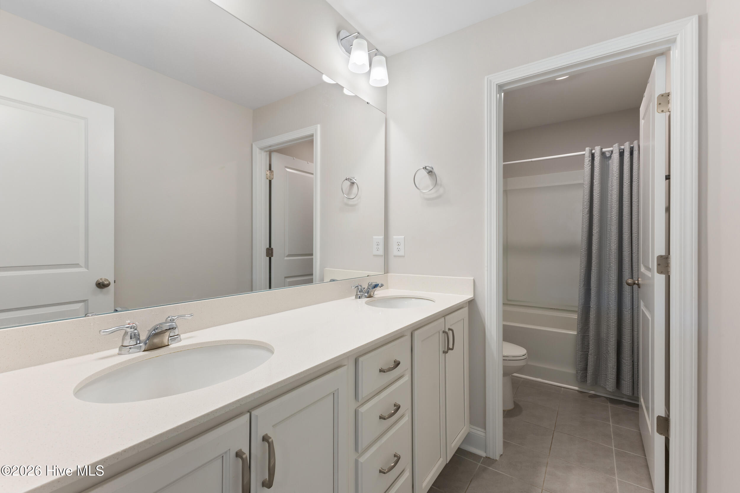 100535849 | Photo 29