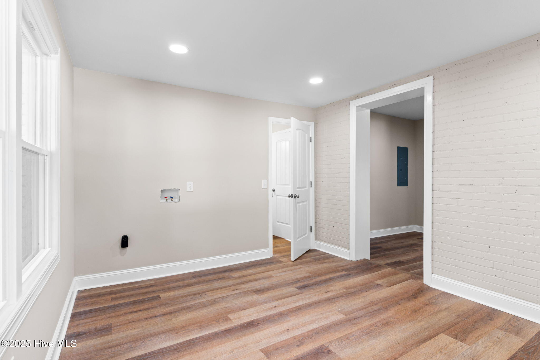 100533933 | Photo 31