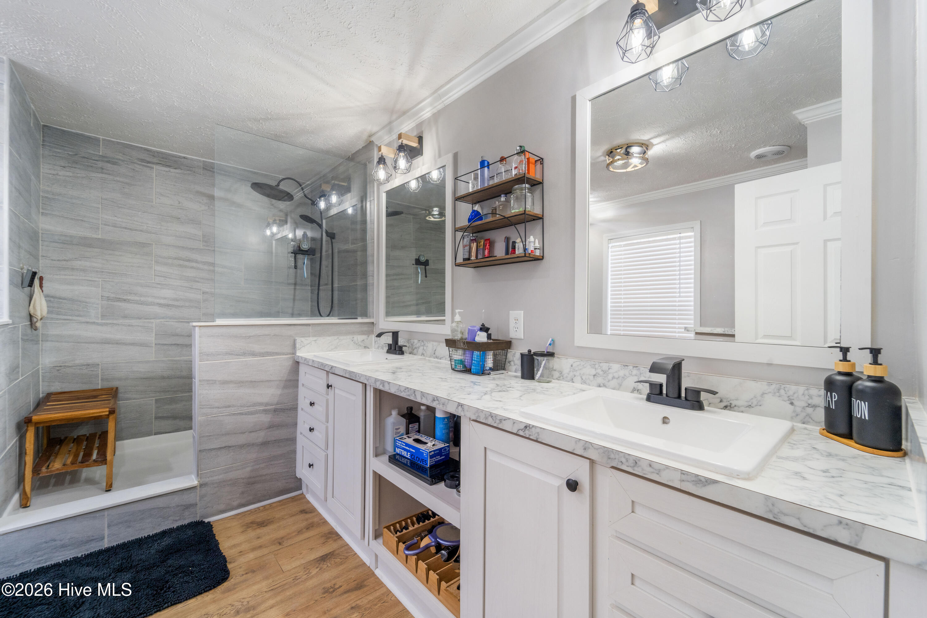 100547365 | Photo 14