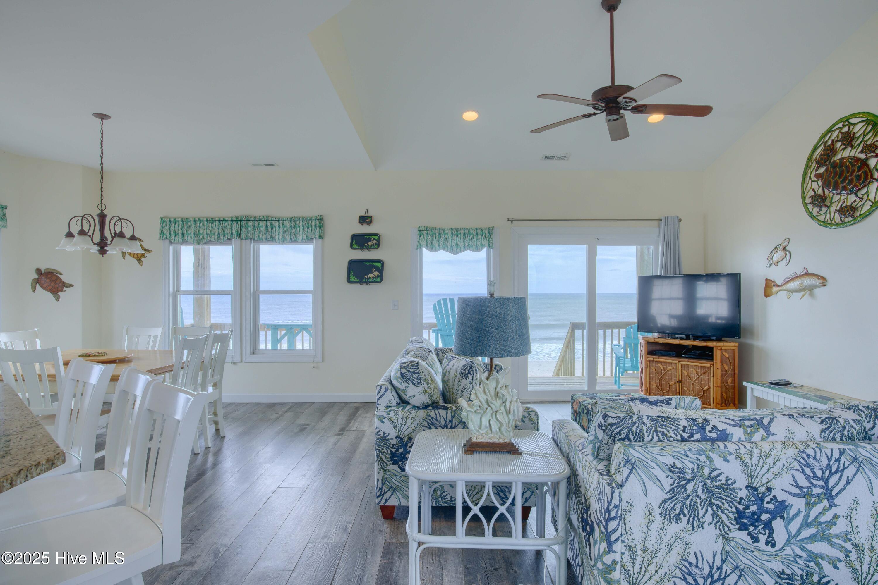 100529983 | Photo 16