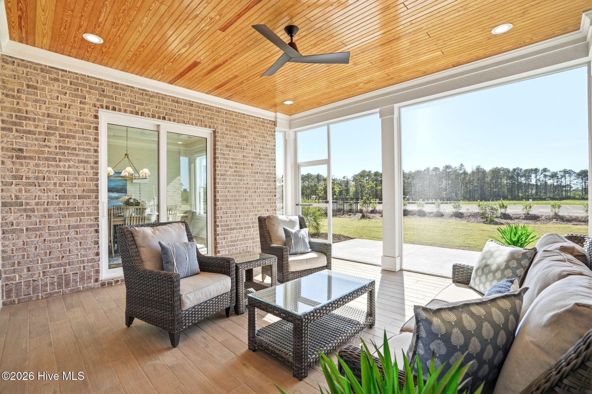 100537171 | Photo 24