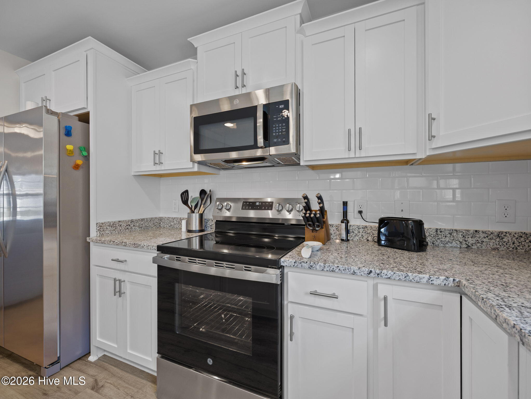 100563738 | Photo 12