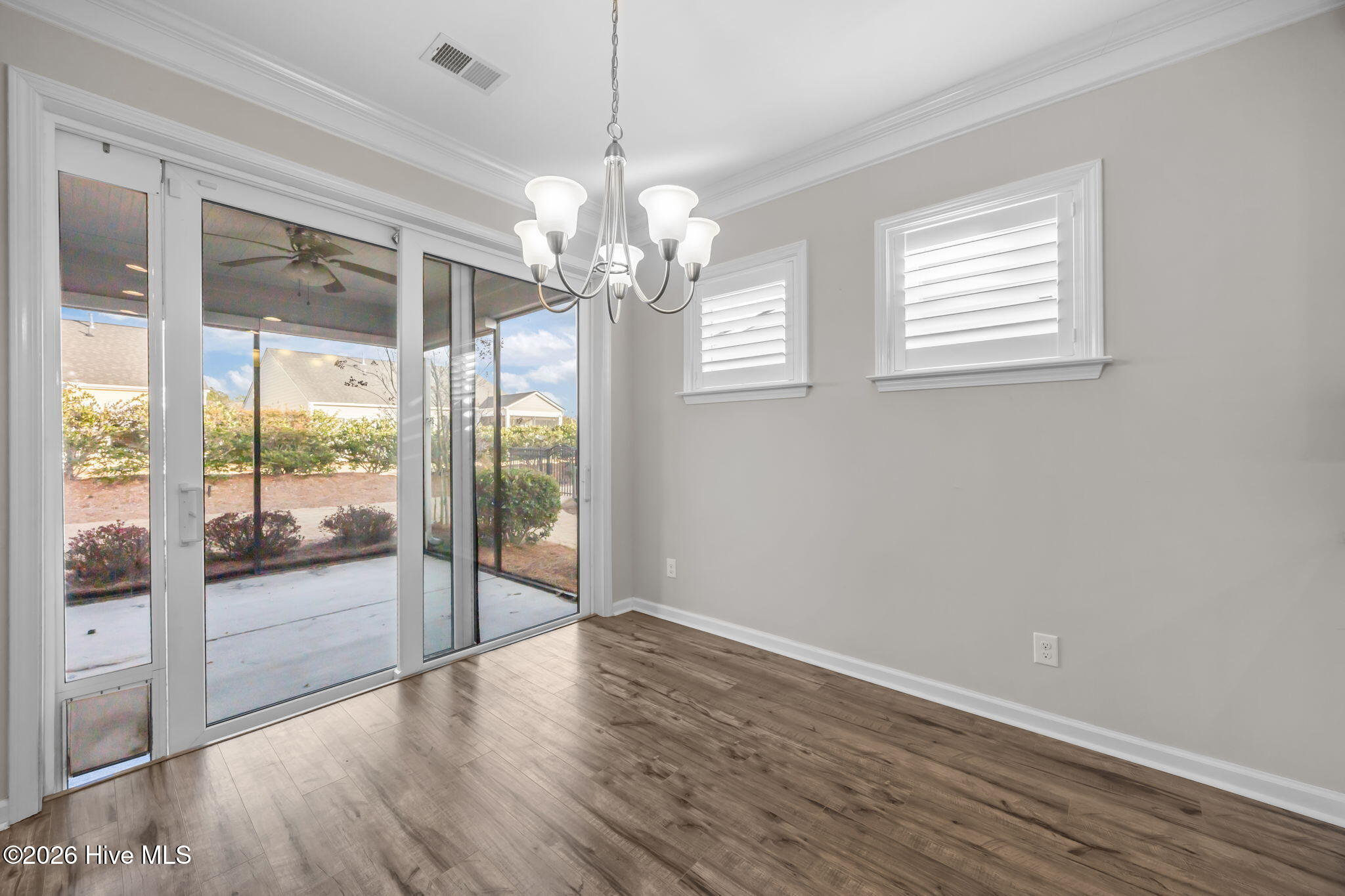 100552007 | Photo 38