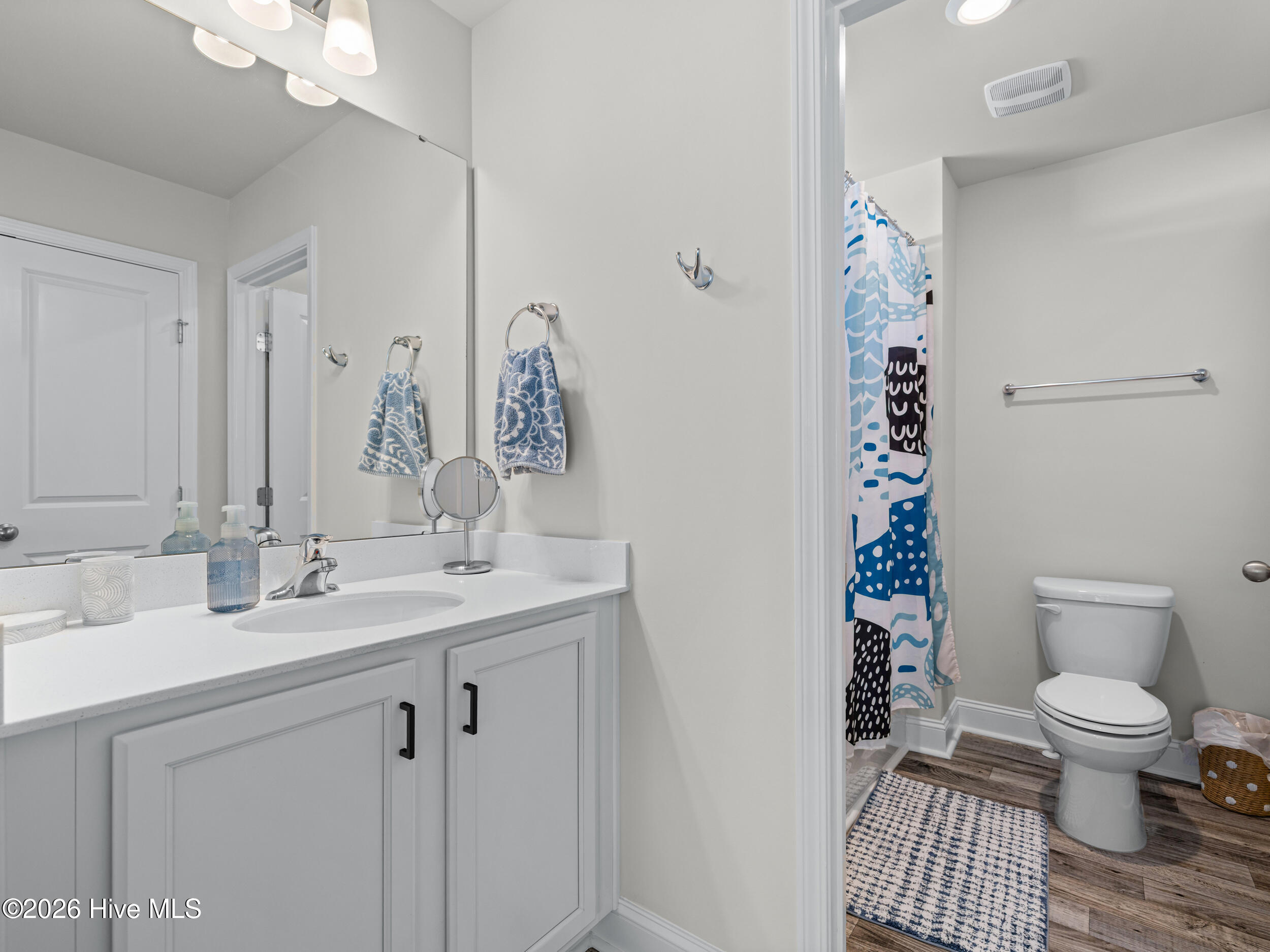 100565919 | Photo 56