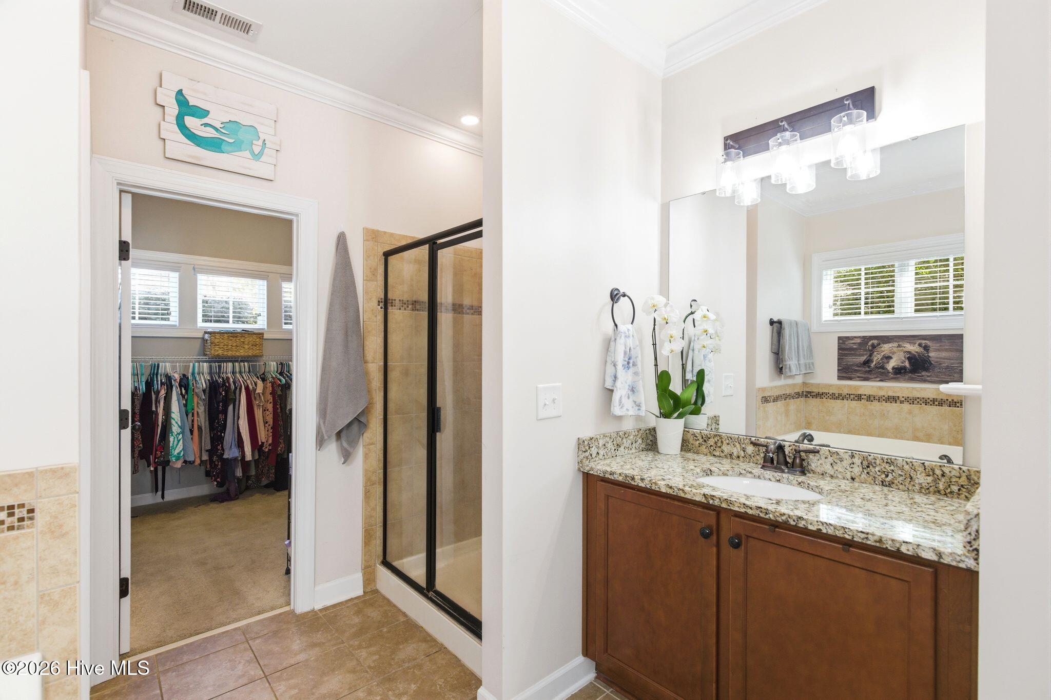 100563379 | Photo 27