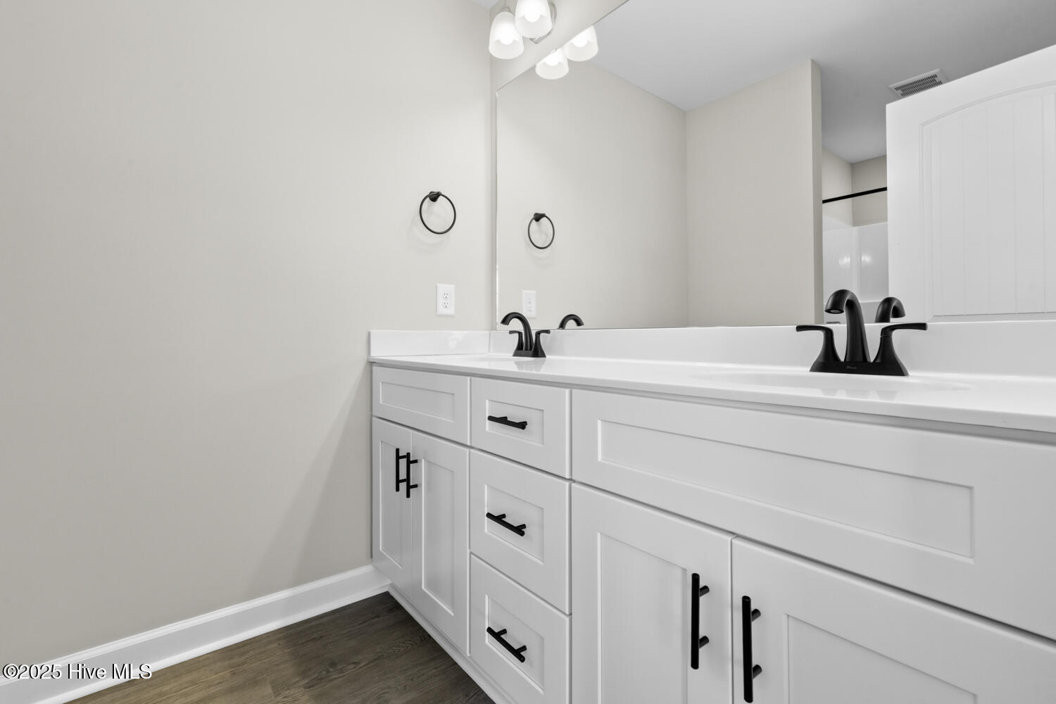 100539623 | Photo 25