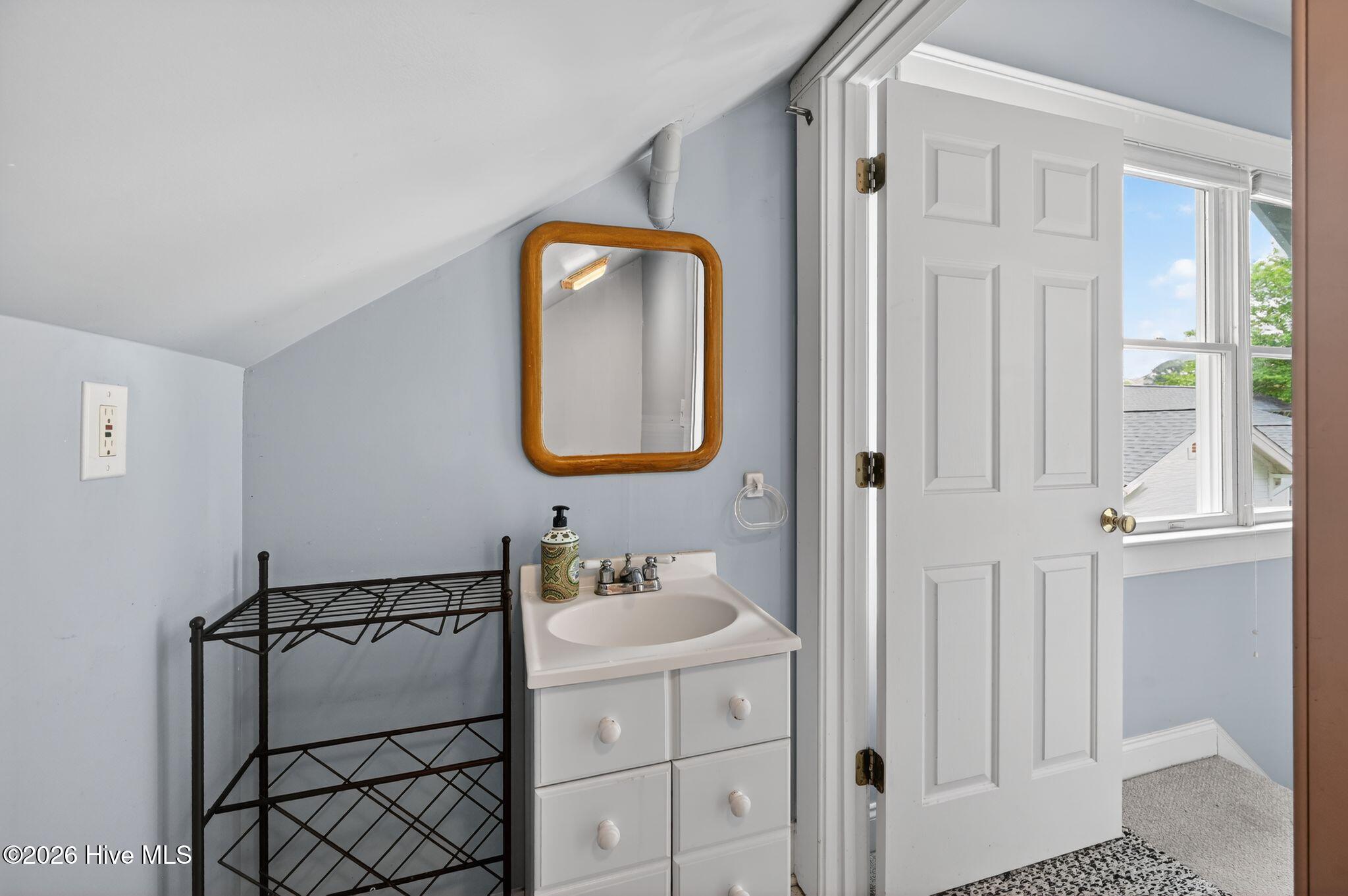 100569921 | Photo 40