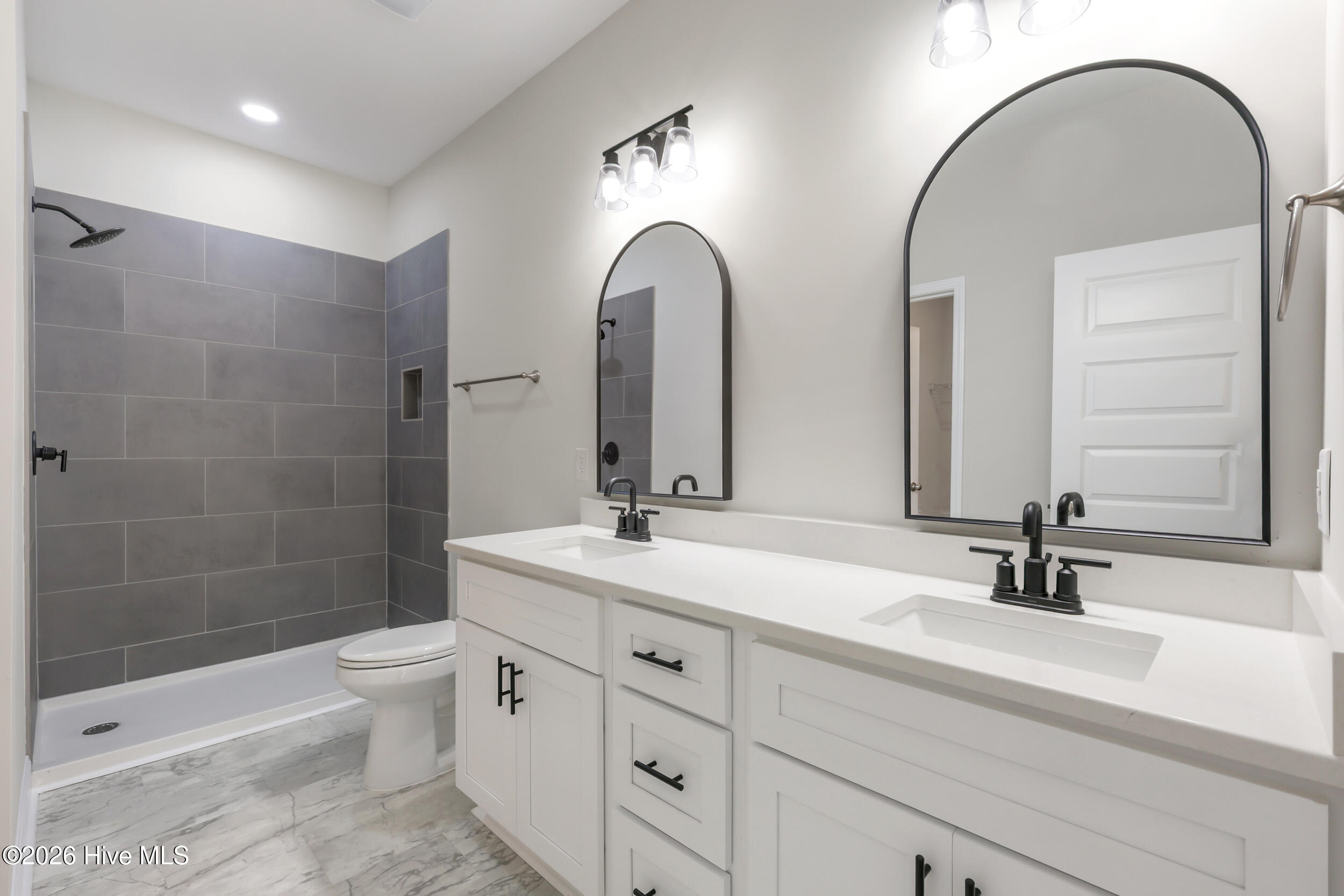 100558641 | Photo 13