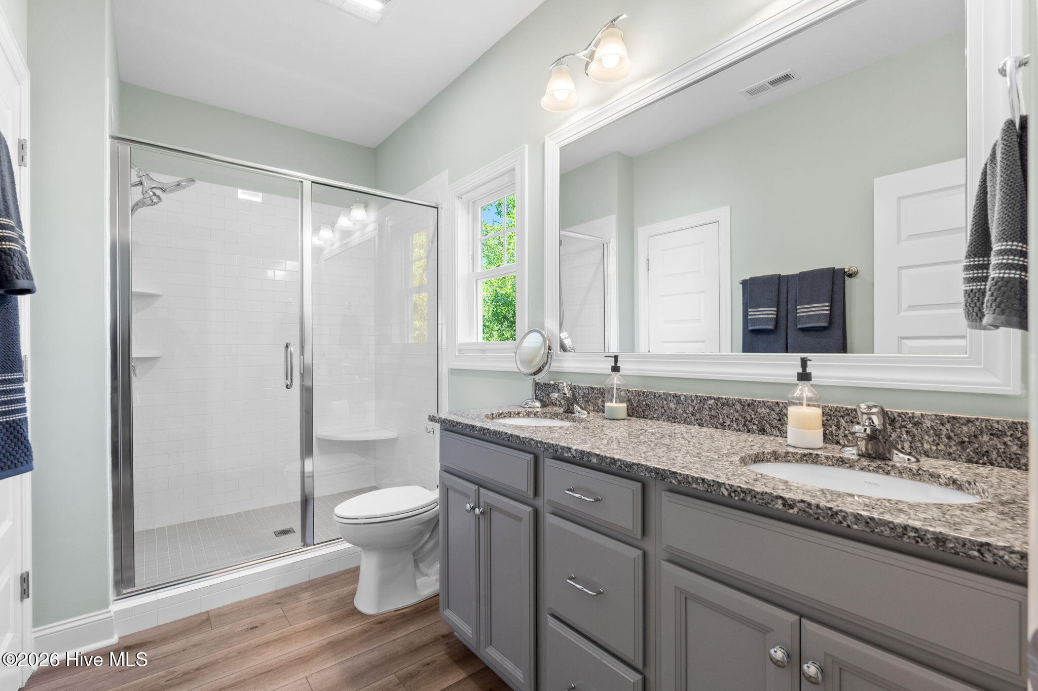 100568593 | Photo 19