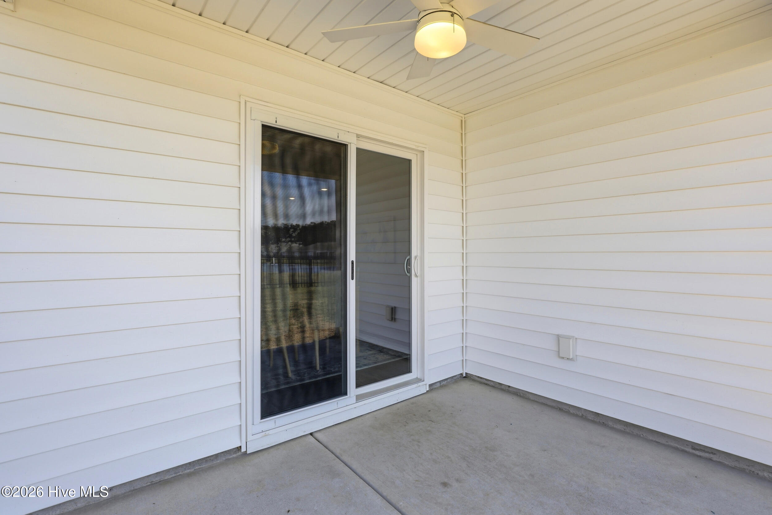 100558236 | Photo 30