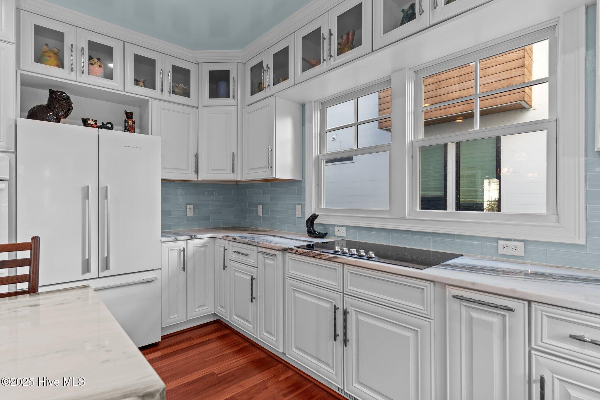 100525700 | Photo 18