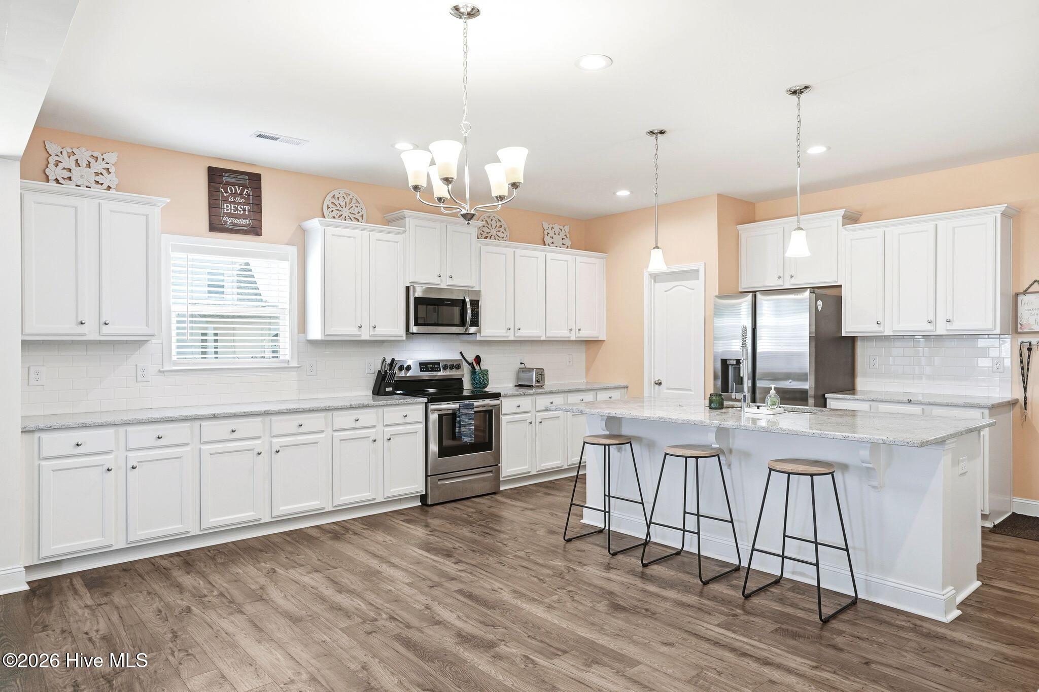 100567646 | Photo 18