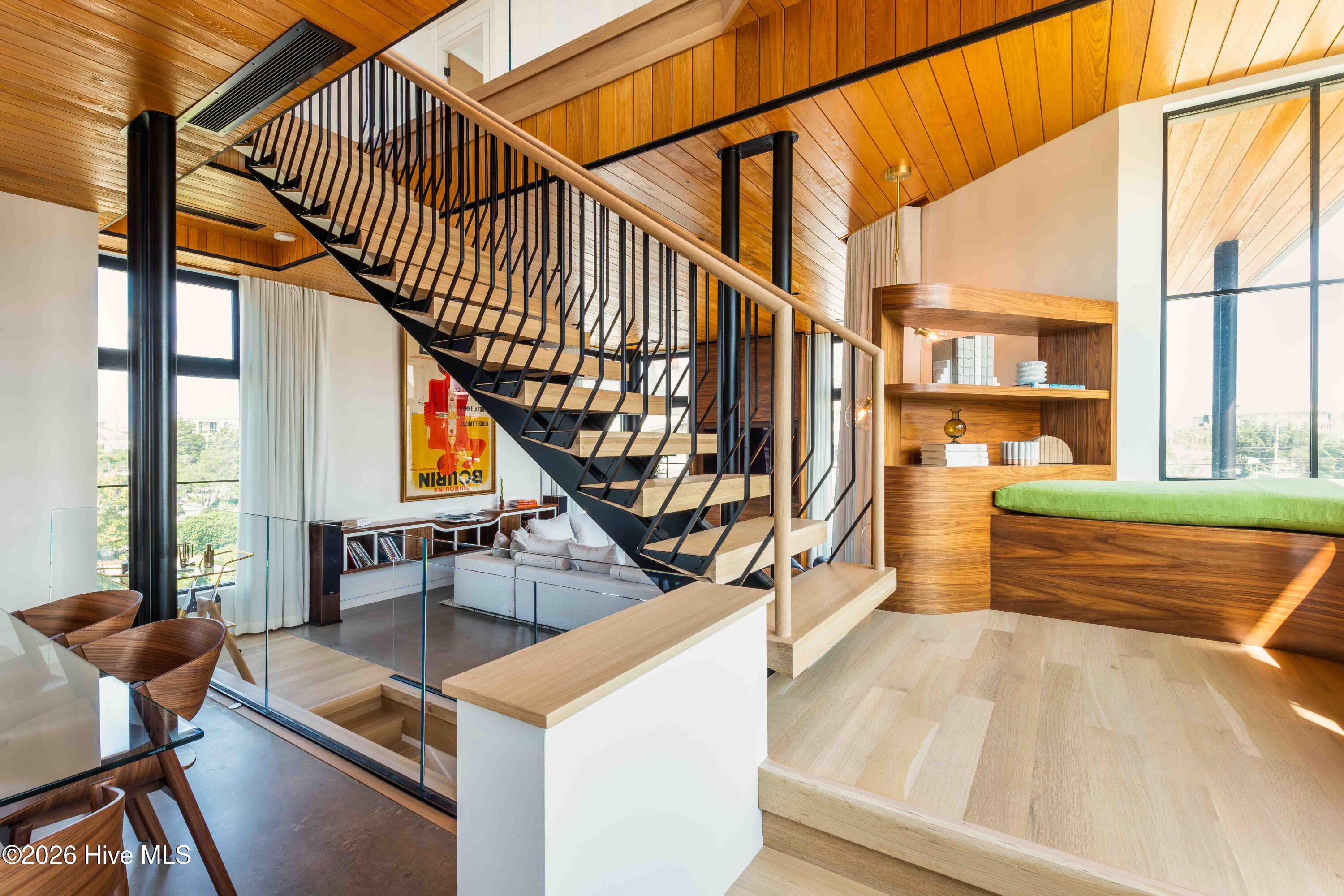 100554163 | Photo 18