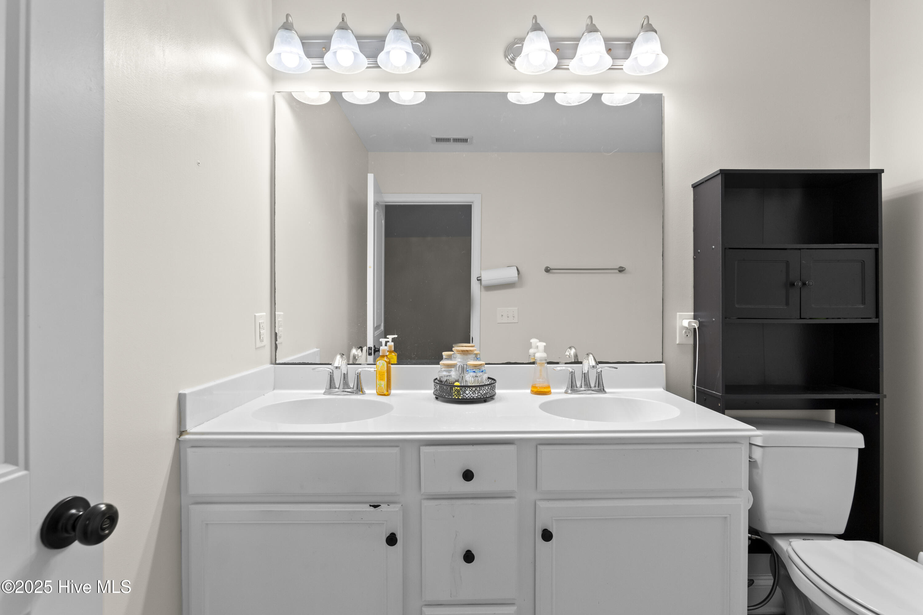 100567808 | Photo 14