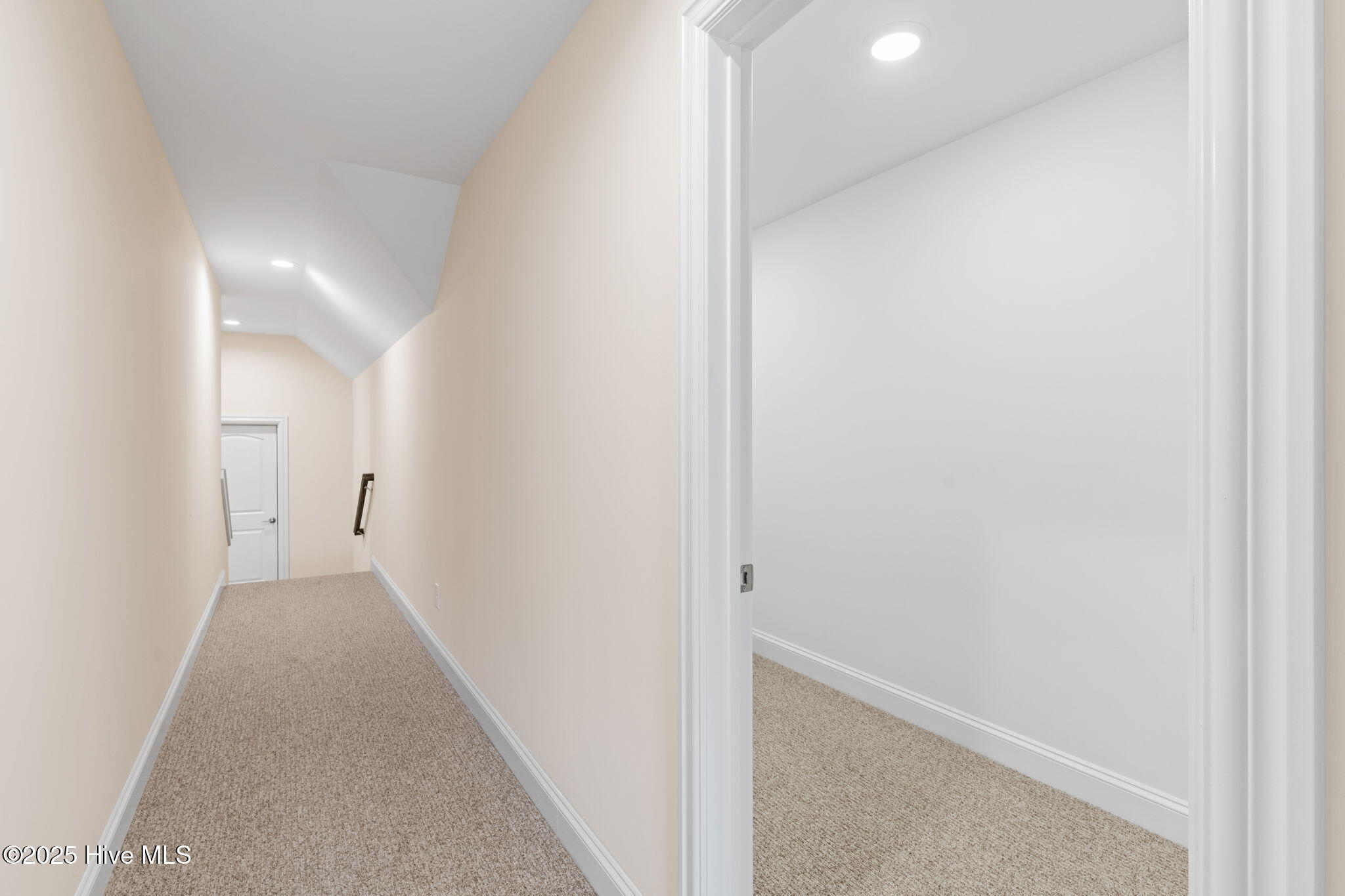 100524030 | Photo 50