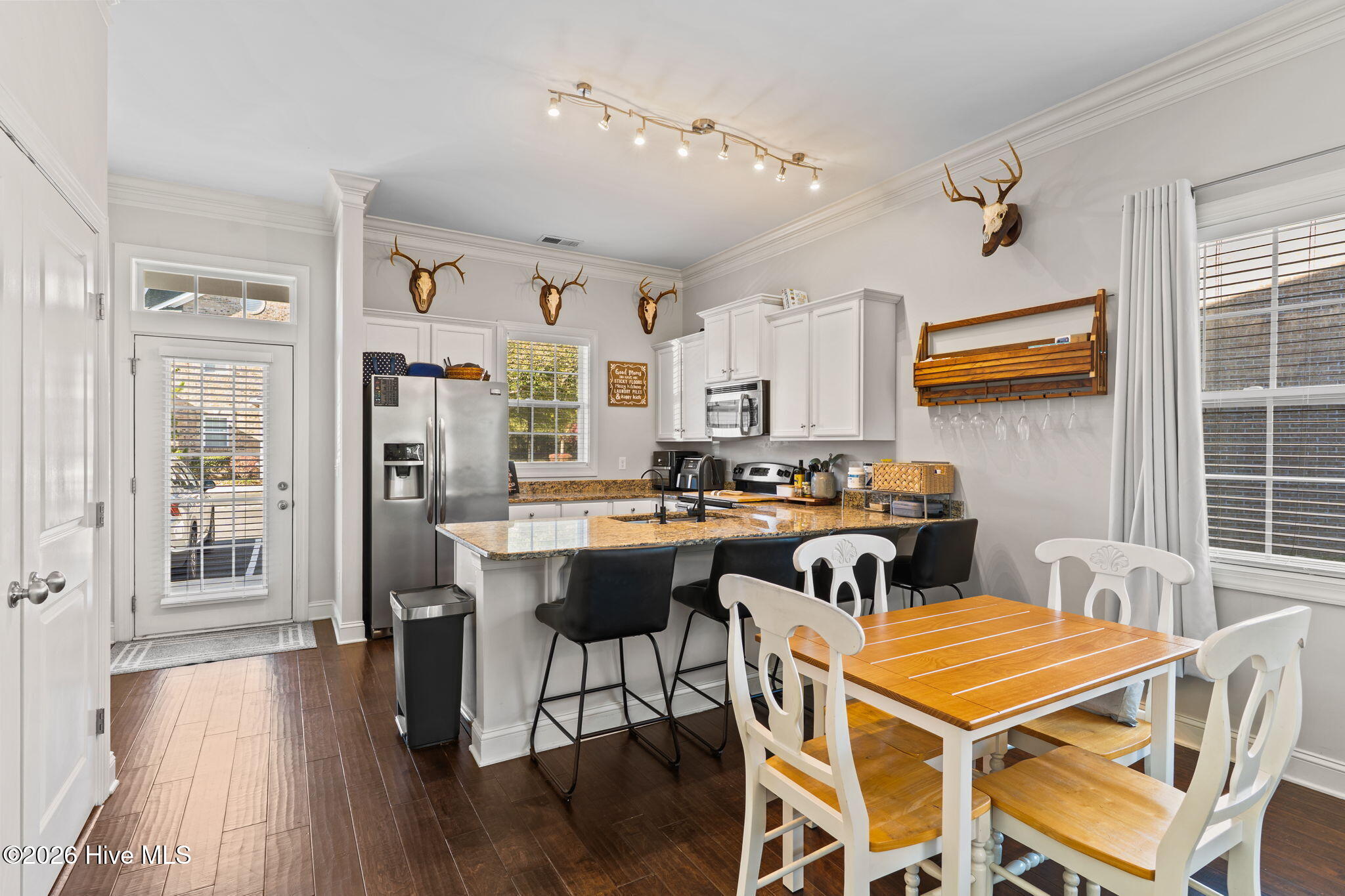 100561470 | Photo 13