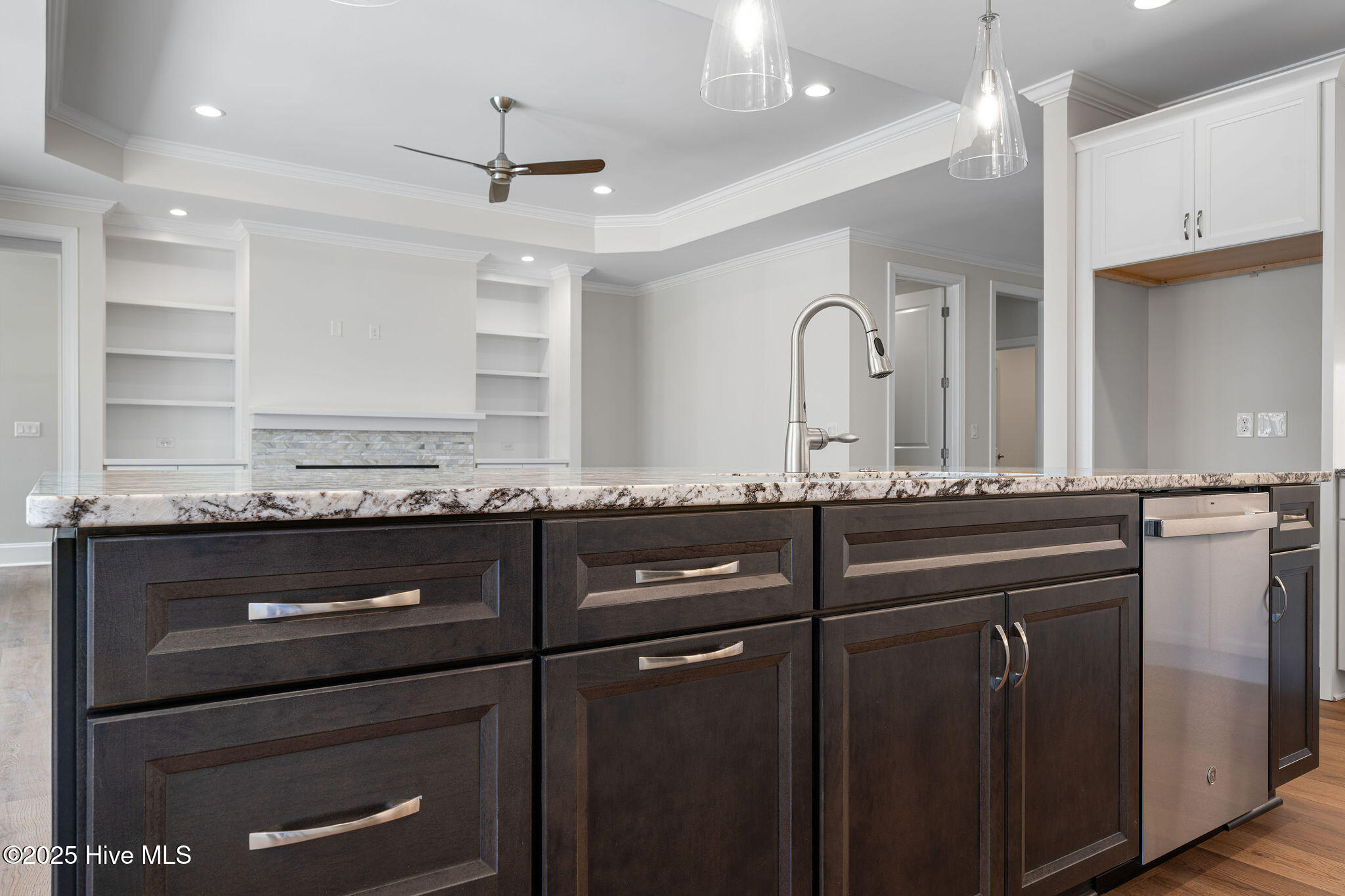 100488997 | Photo 26