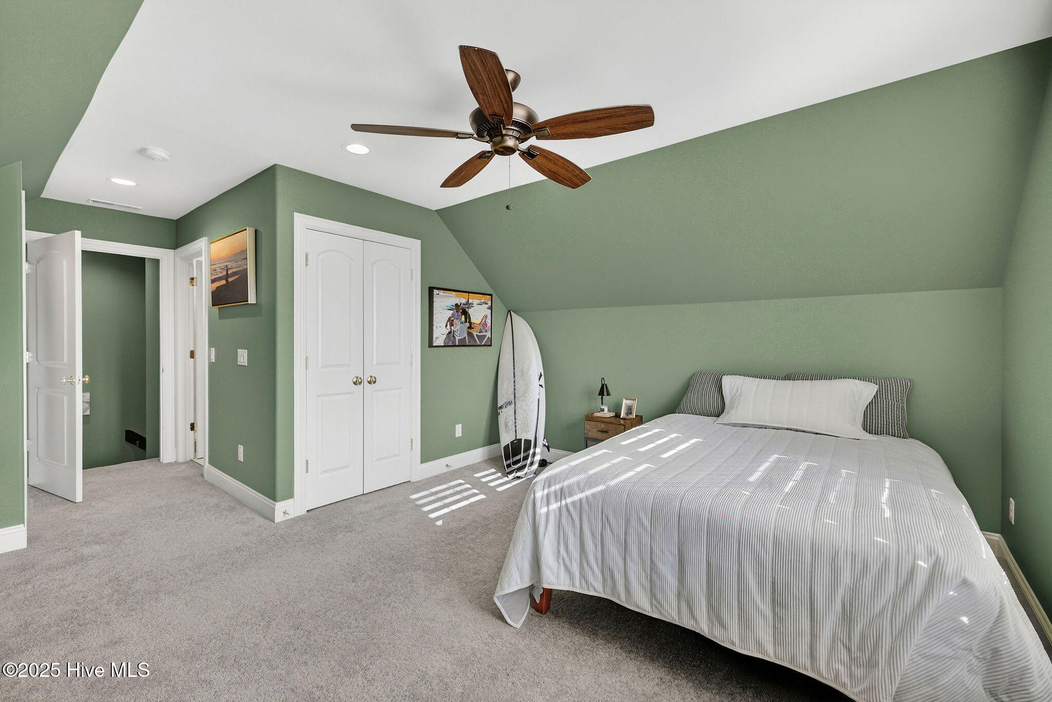 100543133 | Photo 40