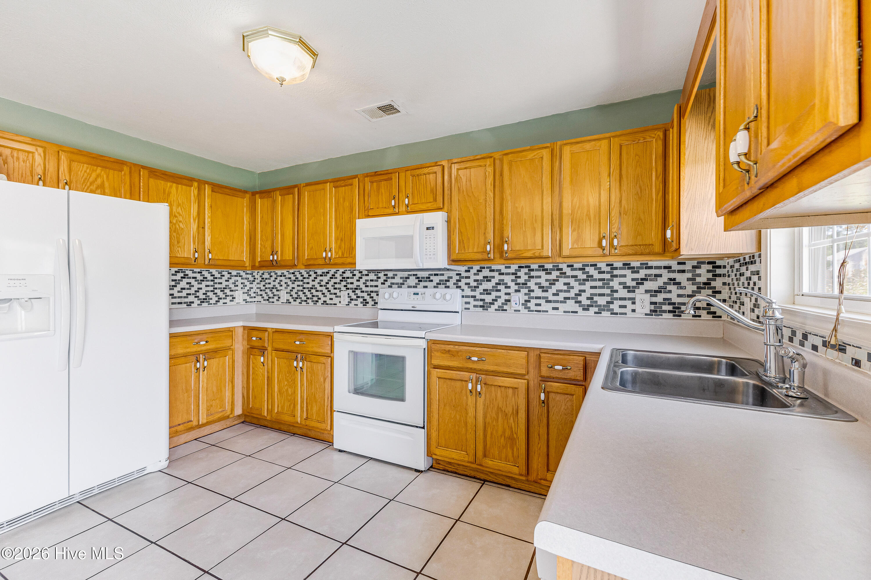 100566920 | Photo 15