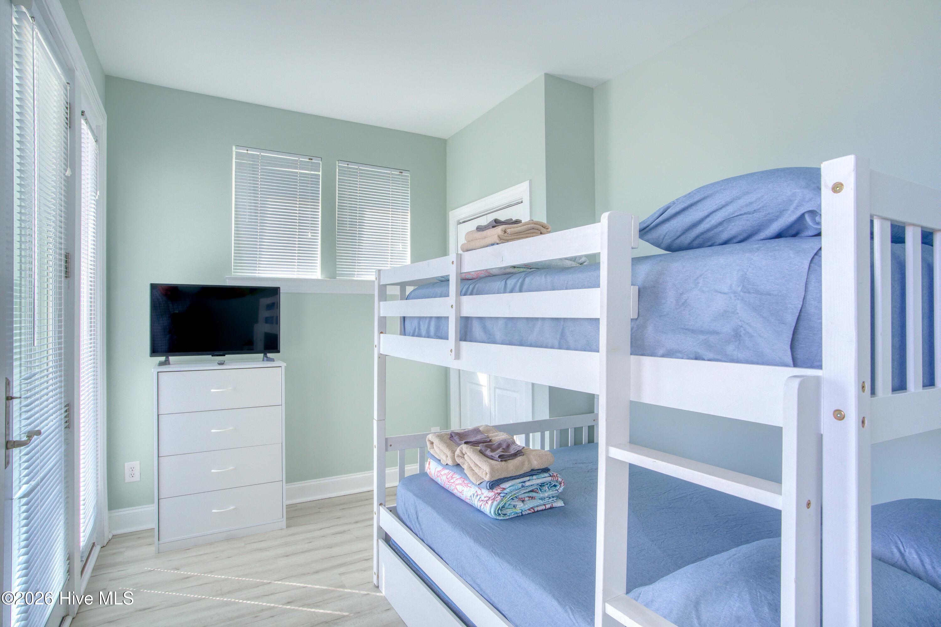 100558163 | Photo 24