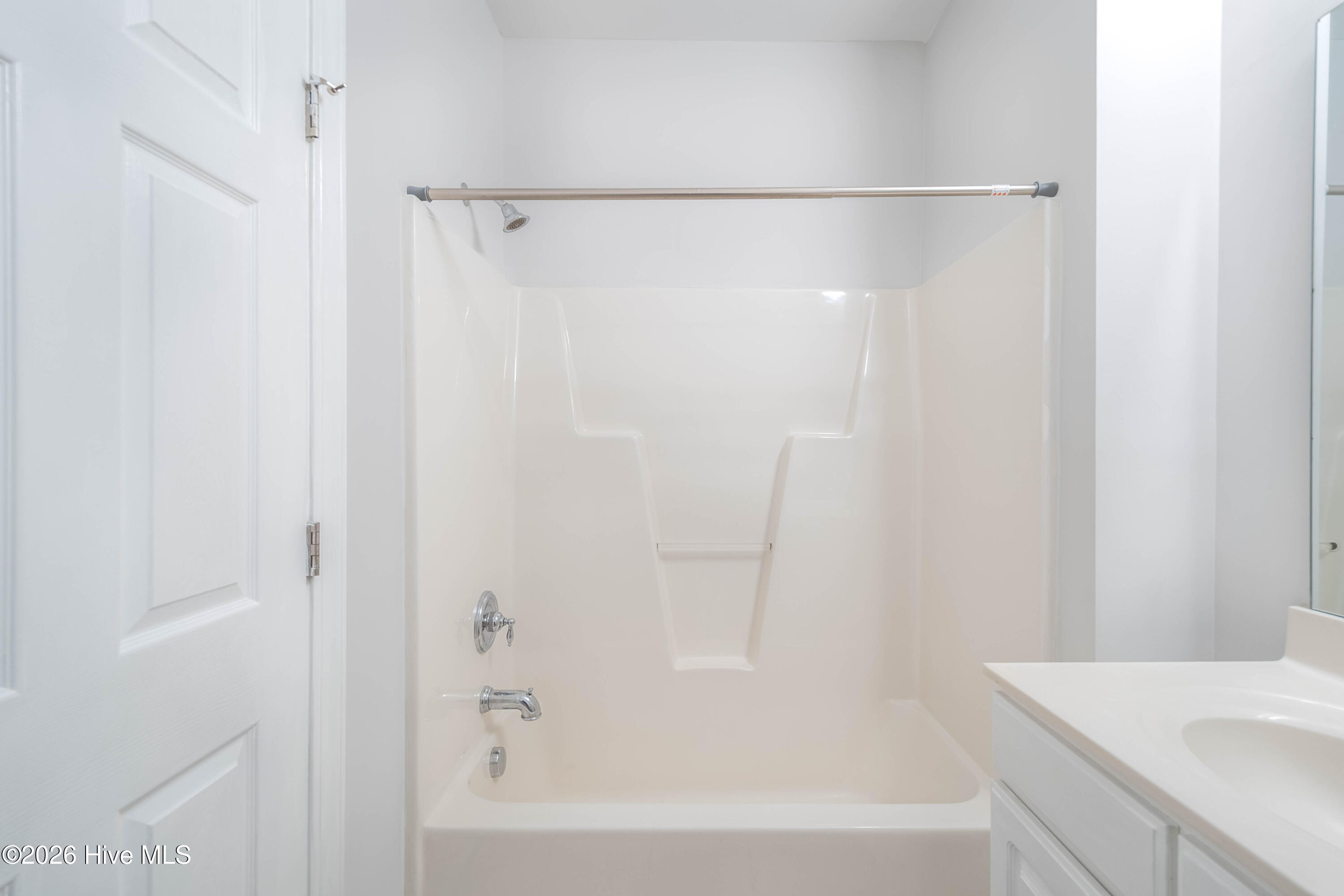 100566741 | Photo 35