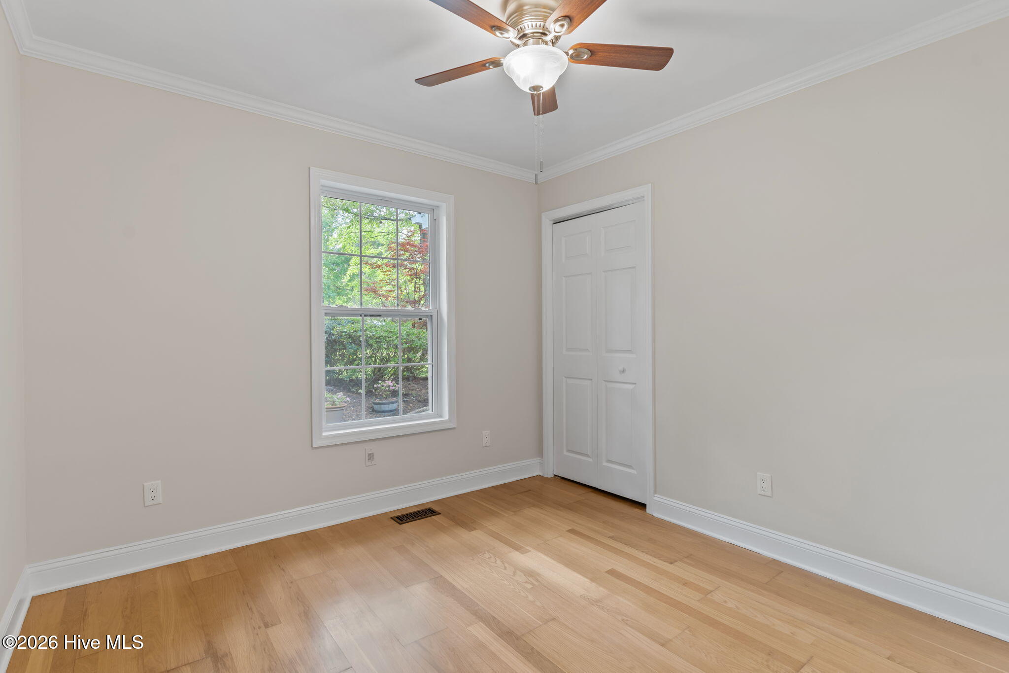 100567890 | Photo 35