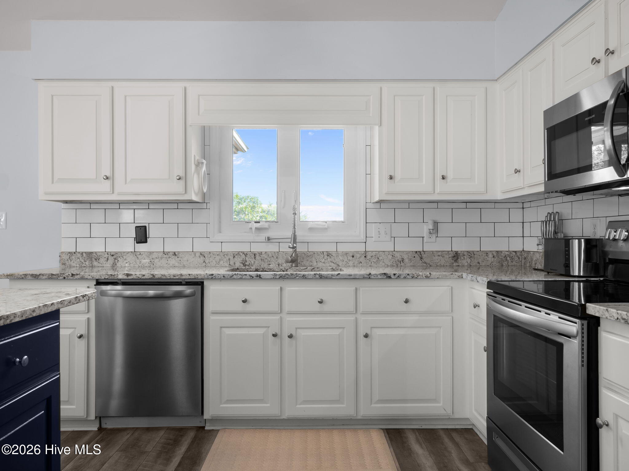 100561465 | Photo 28