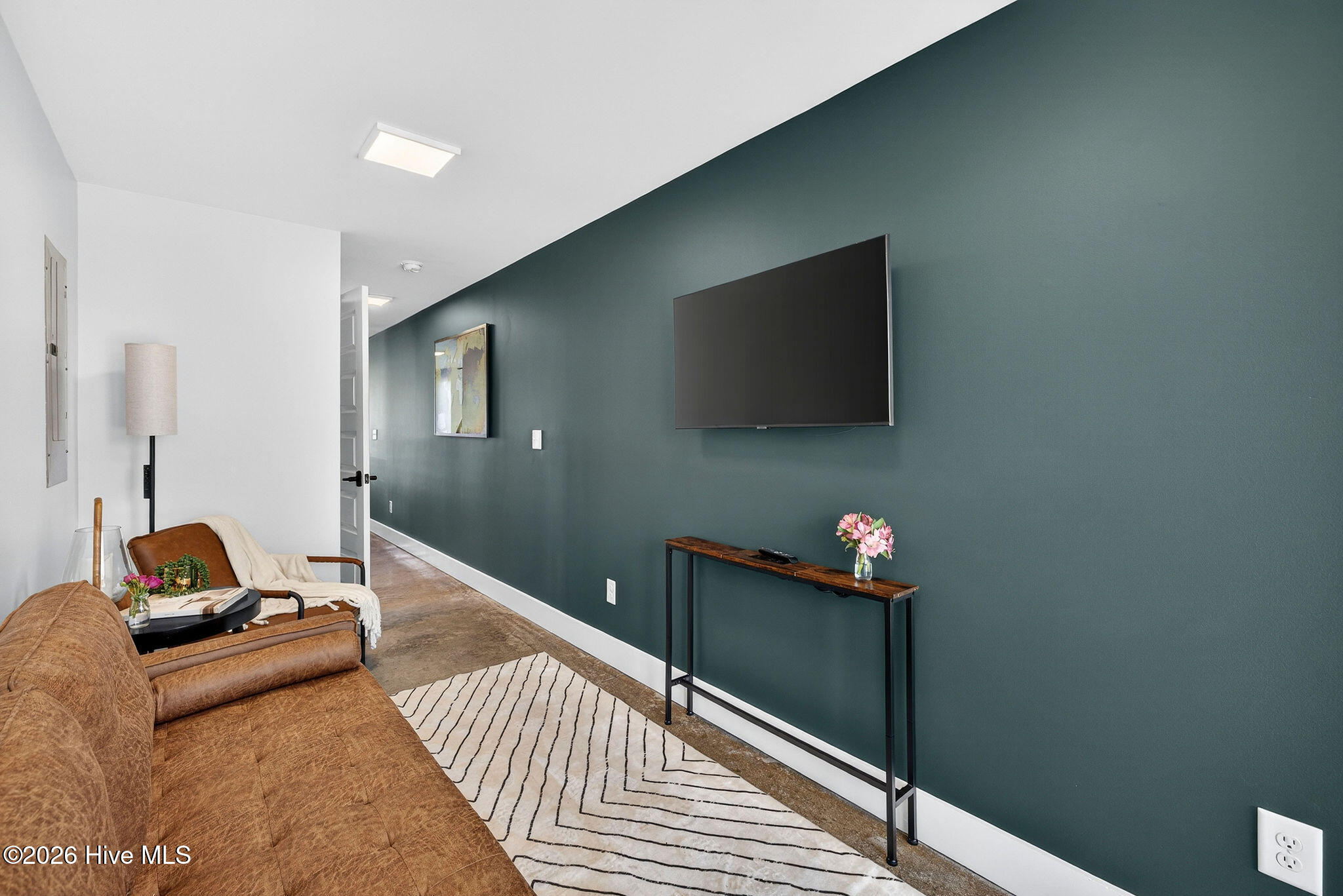 100563614 | Photo 15