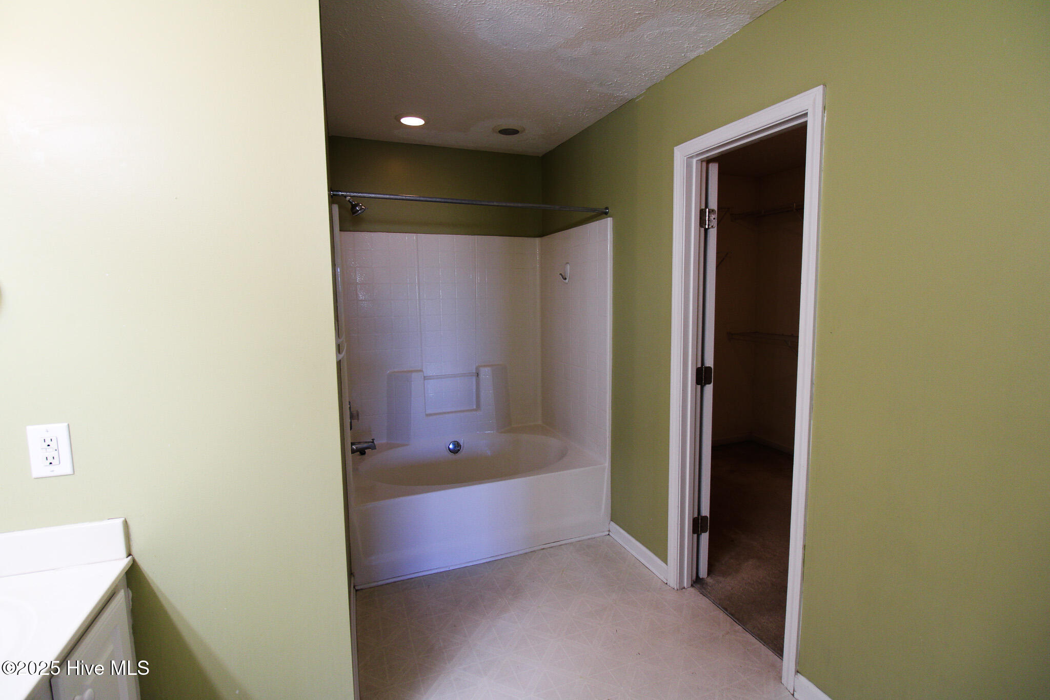 100537575 | Photo 32