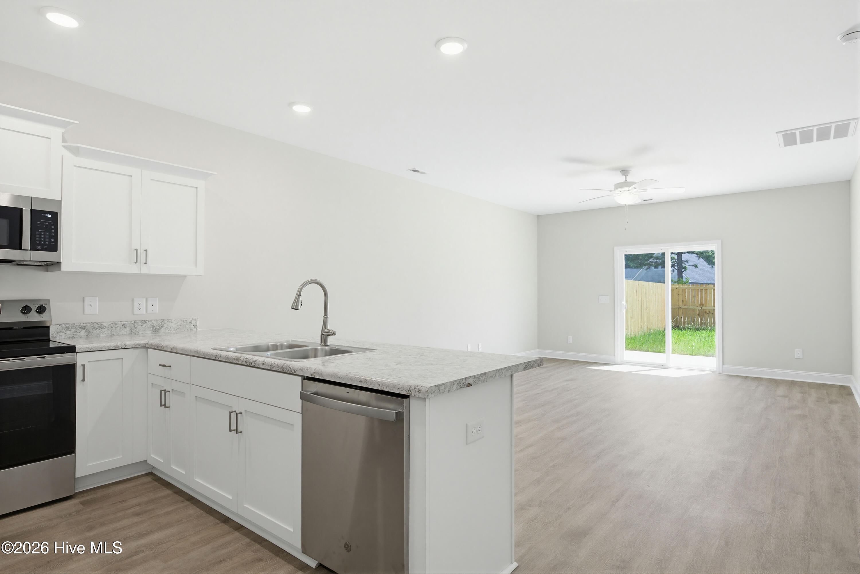 100567421 | Photo 10